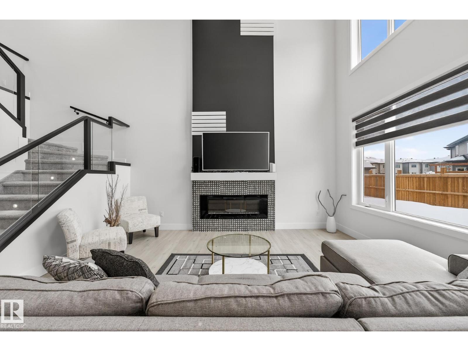 4413 39 ST - 8