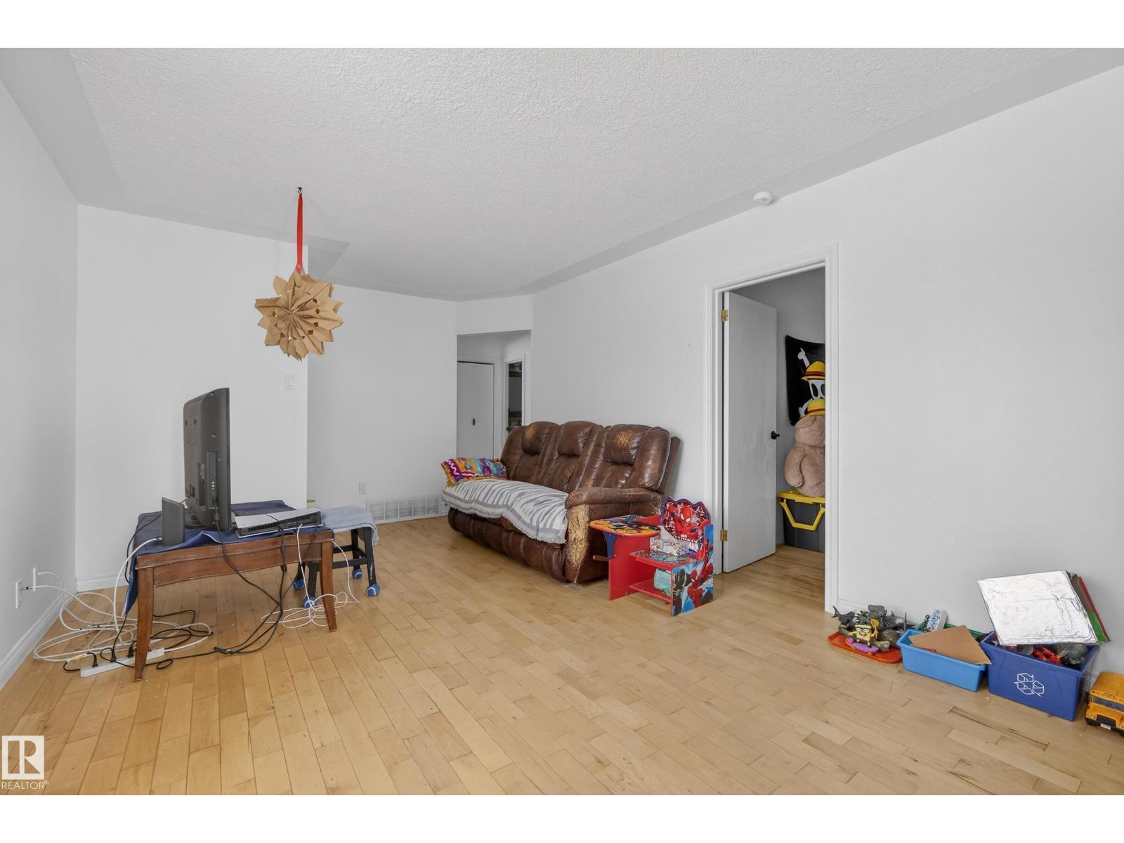 15321 110 AV NW - 14
