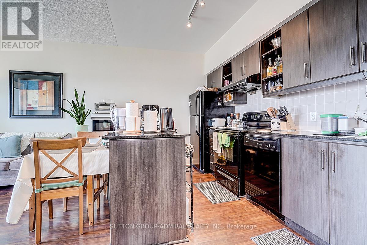 #1413 35 BRIAN PECK CRESCENT - 8