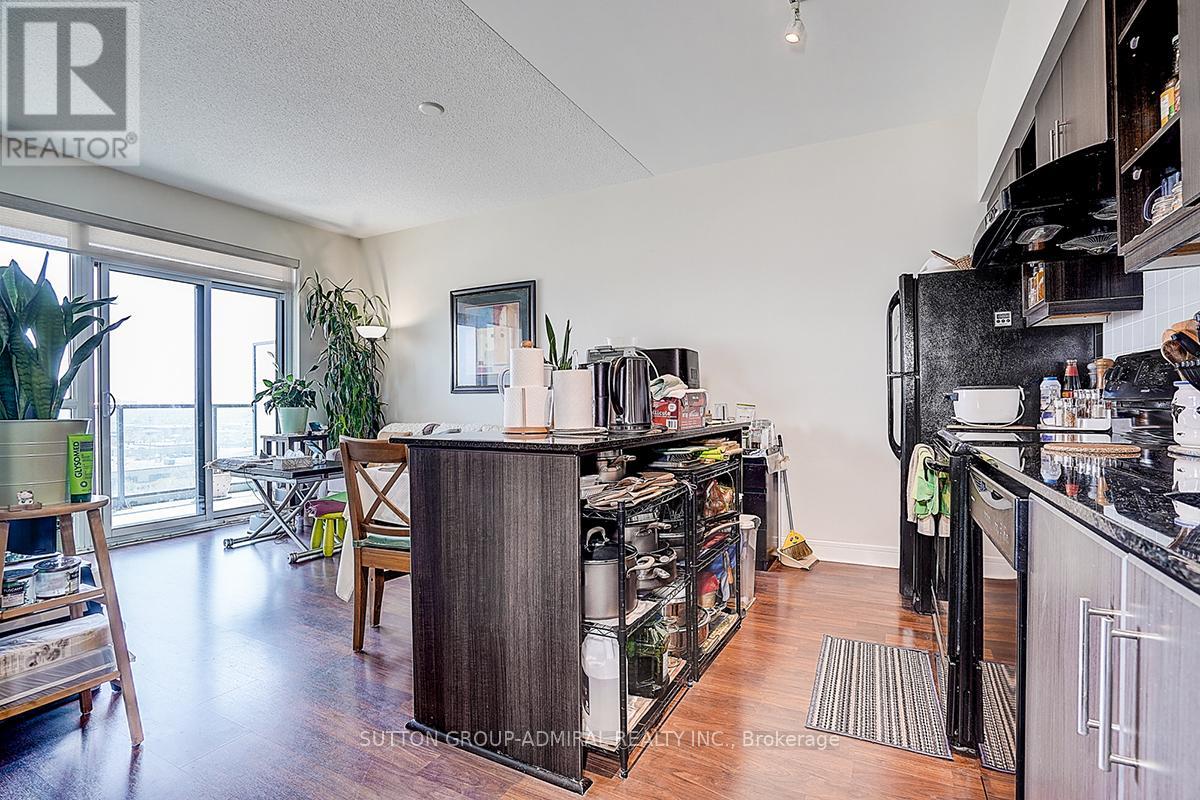 #1413 35 BRIAN PECK CRESCENT - 12