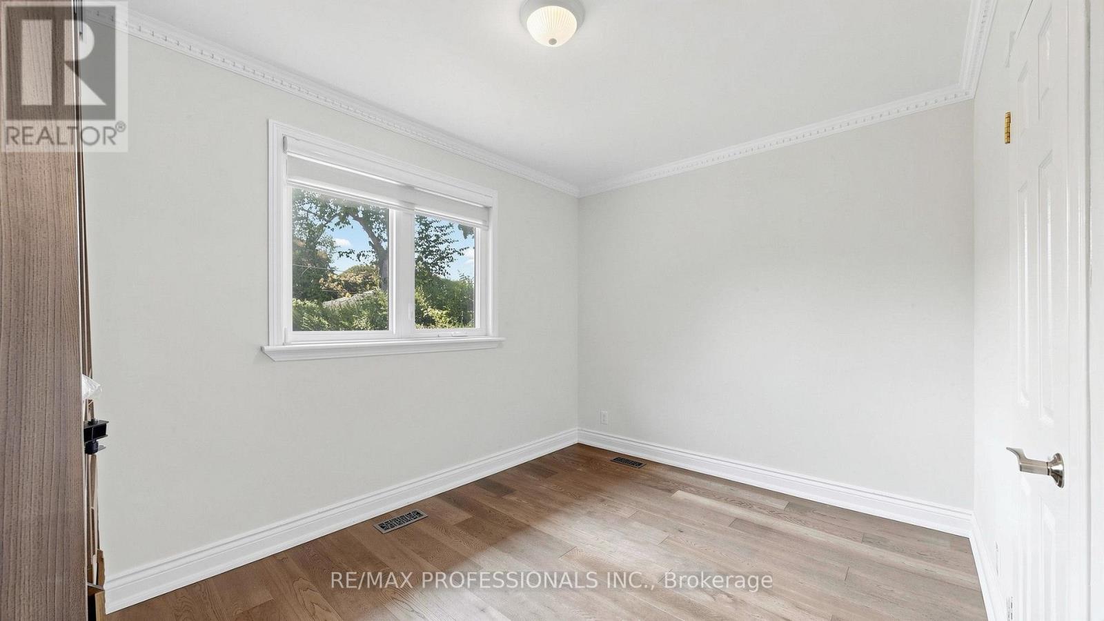 32 SELLMAR ROAD - 11