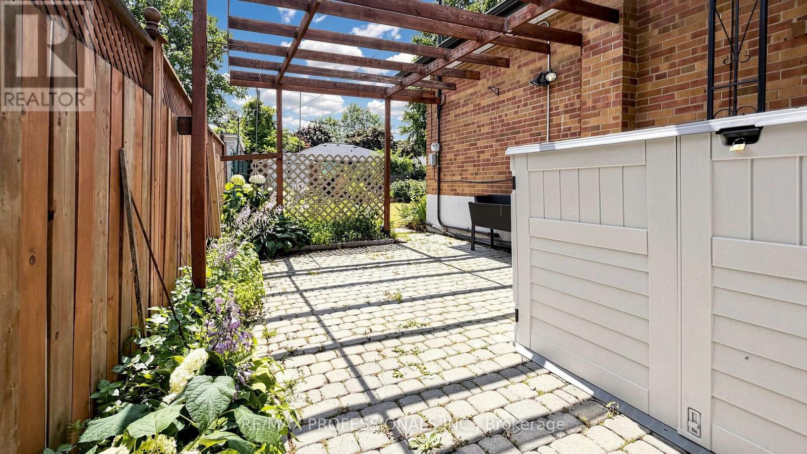 32 SELLMAR ROAD - 36