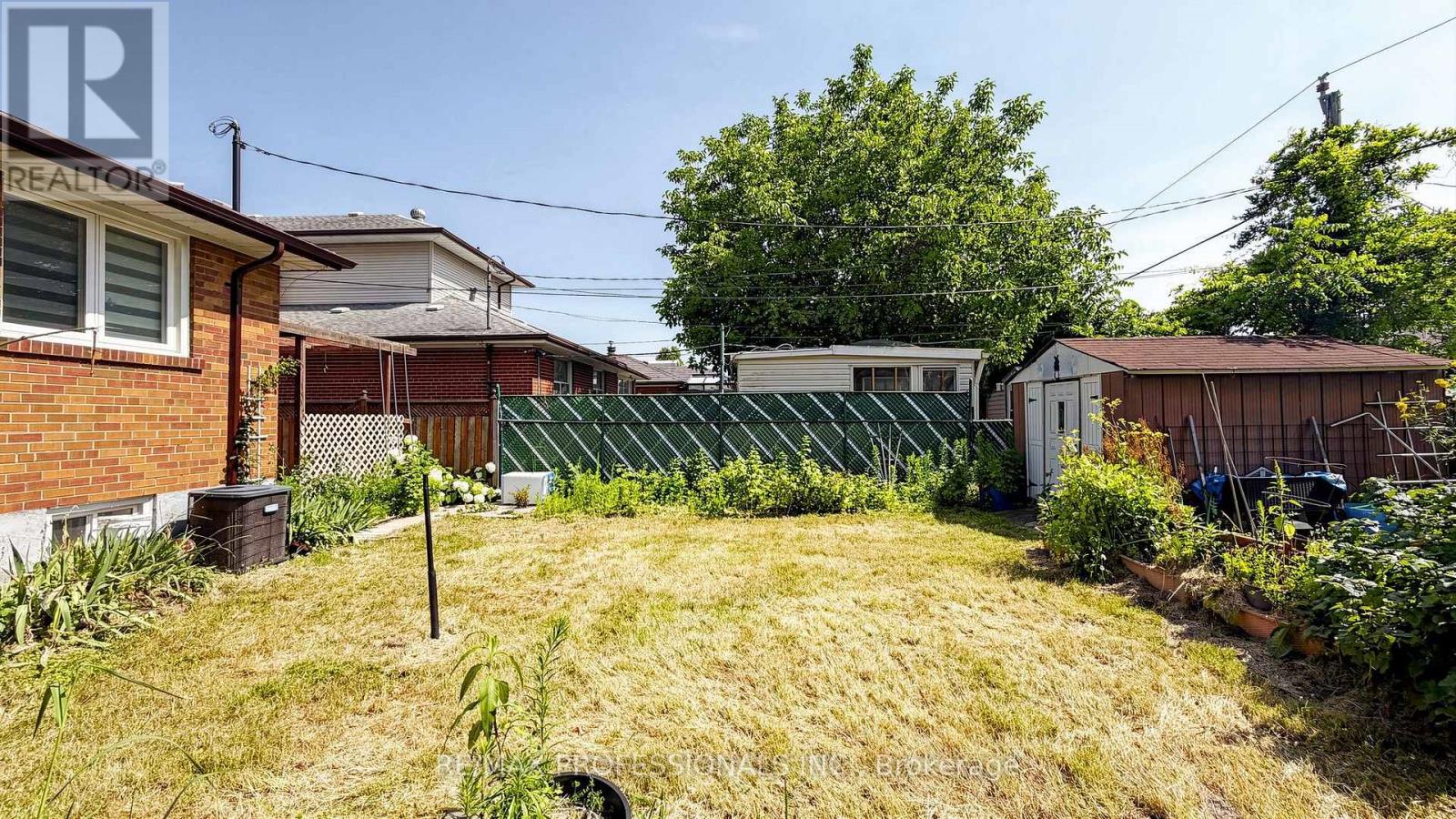 32 SELLMAR ROAD - 39