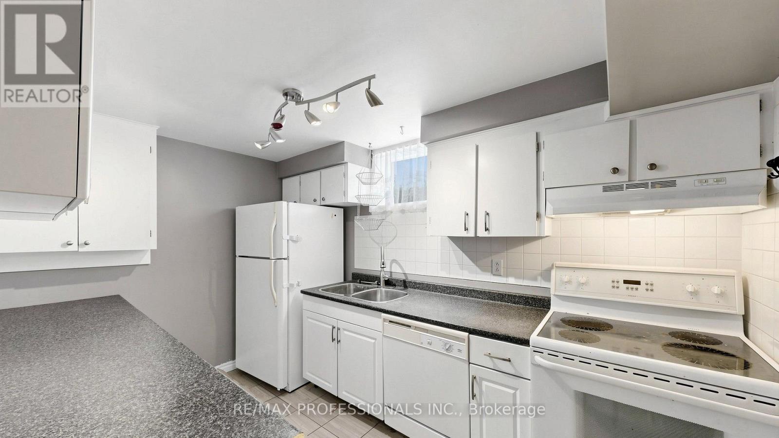 32 SELLMAR ROAD - 33