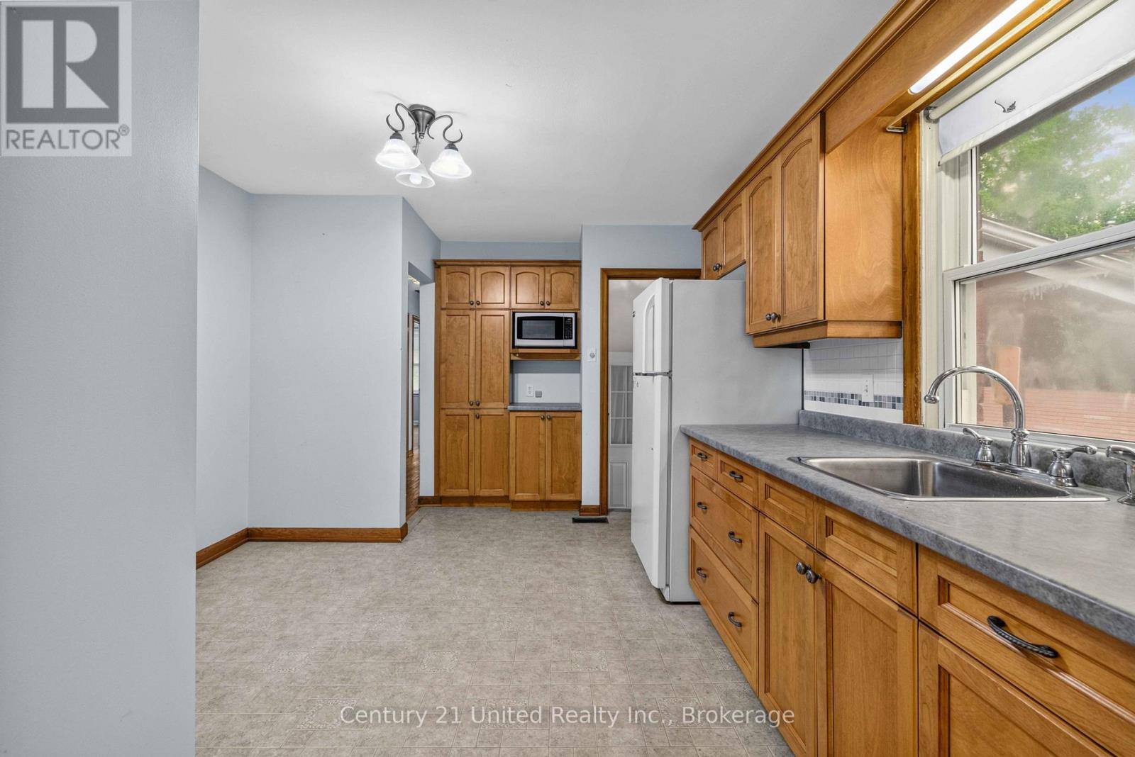 377 CHESTERFIELD AVENUE - 6