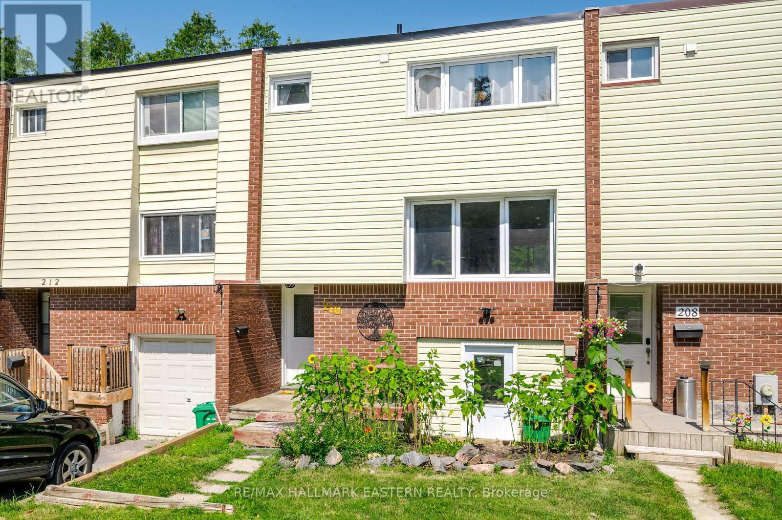 210 MAXWELL AVENUE - 1