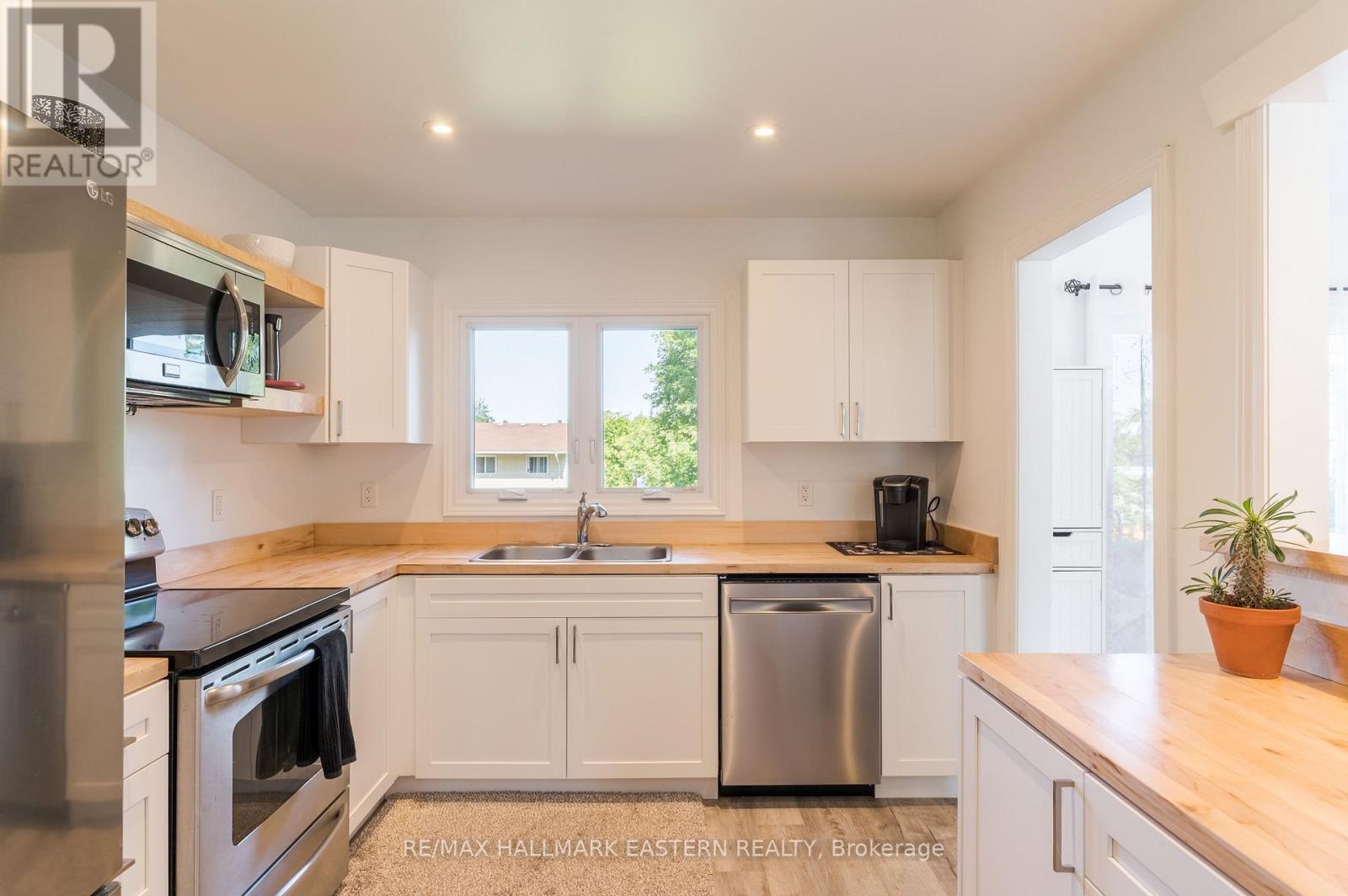210 MAXWELL AVENUE - 10