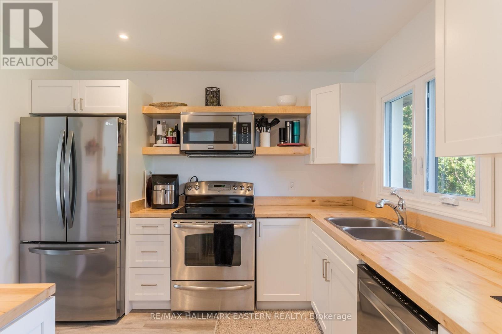 210 MAXWELL AVENUE - 9