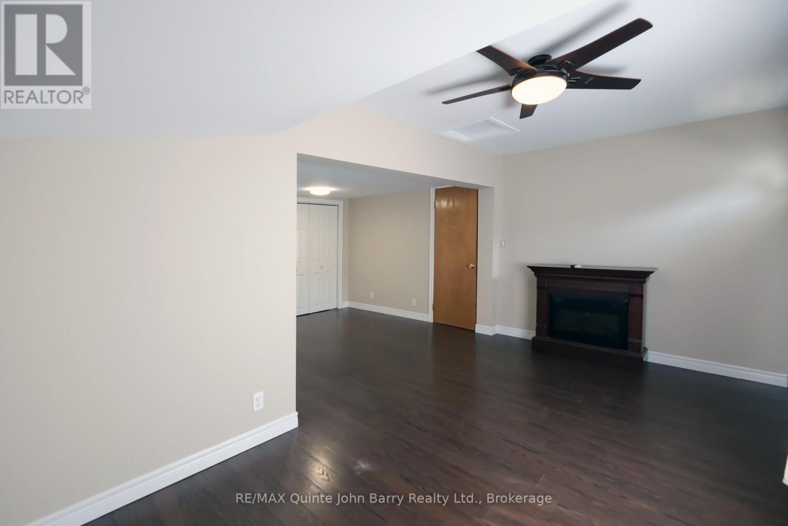 #54 63 WHITES ROAD - 16