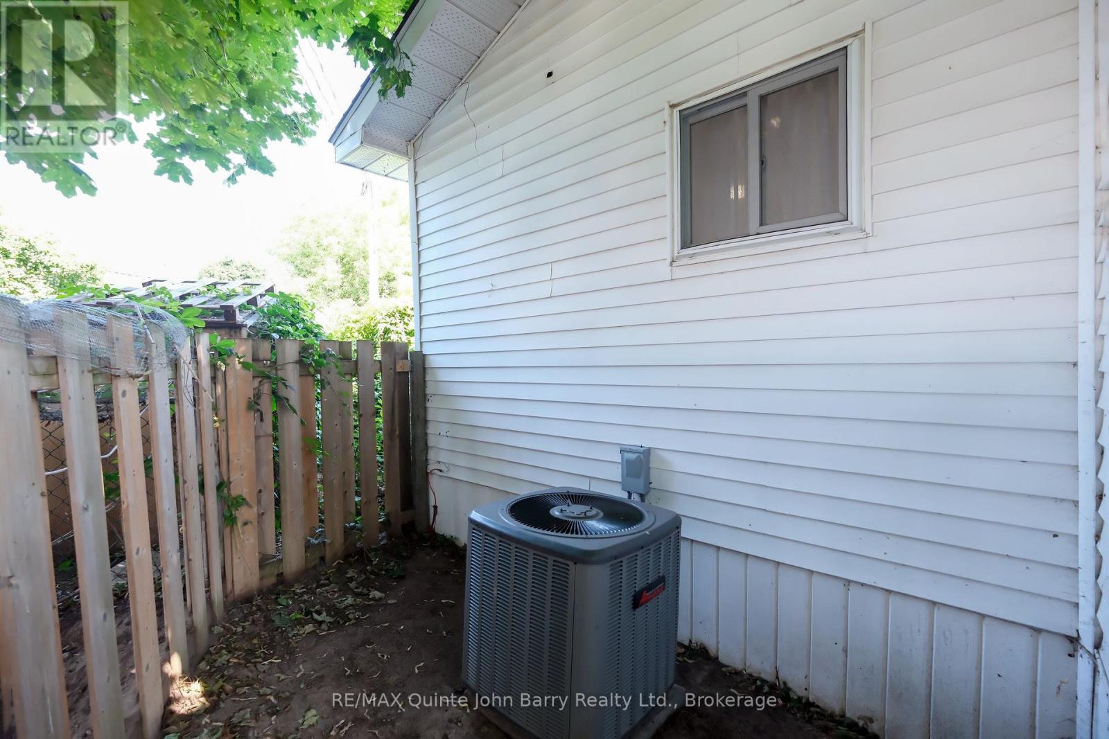 #54 63 WHITES ROAD - 28