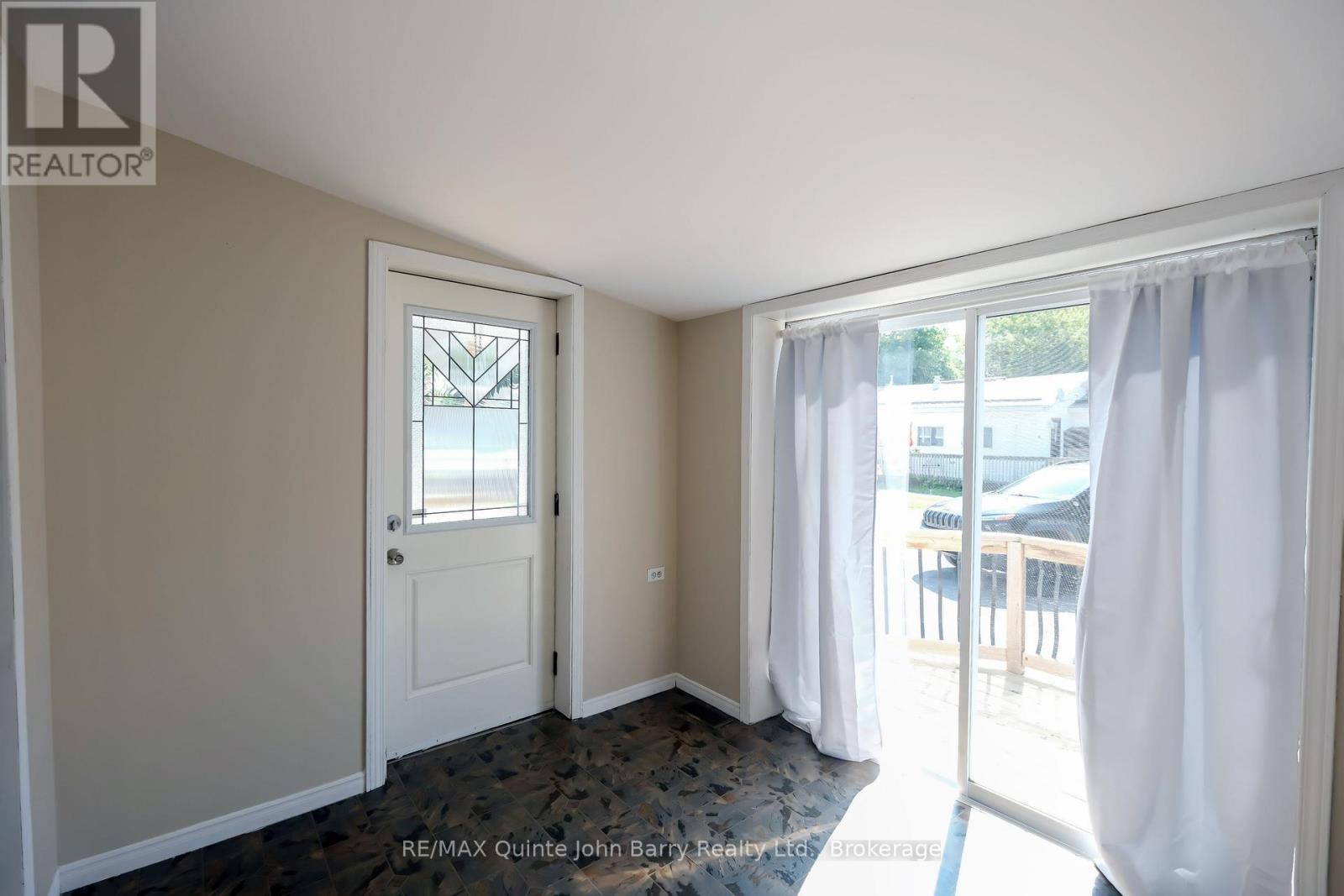 #54 63 WHITES ROAD - 5