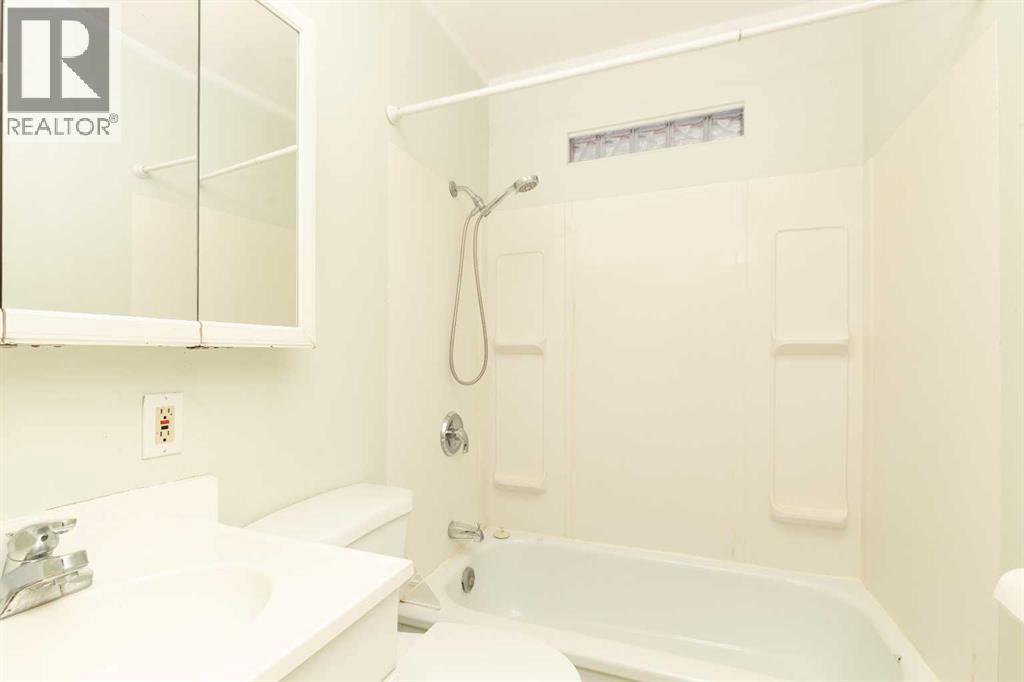 1414 13 Avenue S - 10