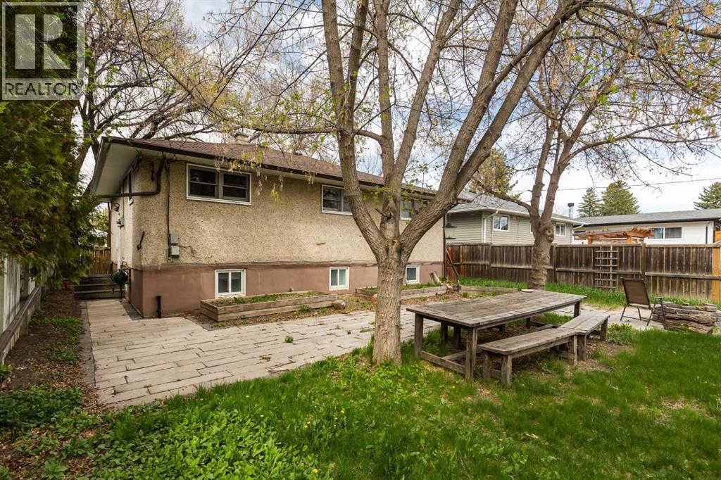 1414 13 Avenue S - 27