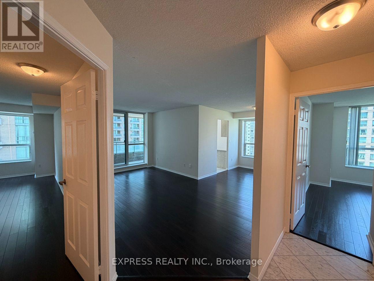 Photo of 942 Yonge Street