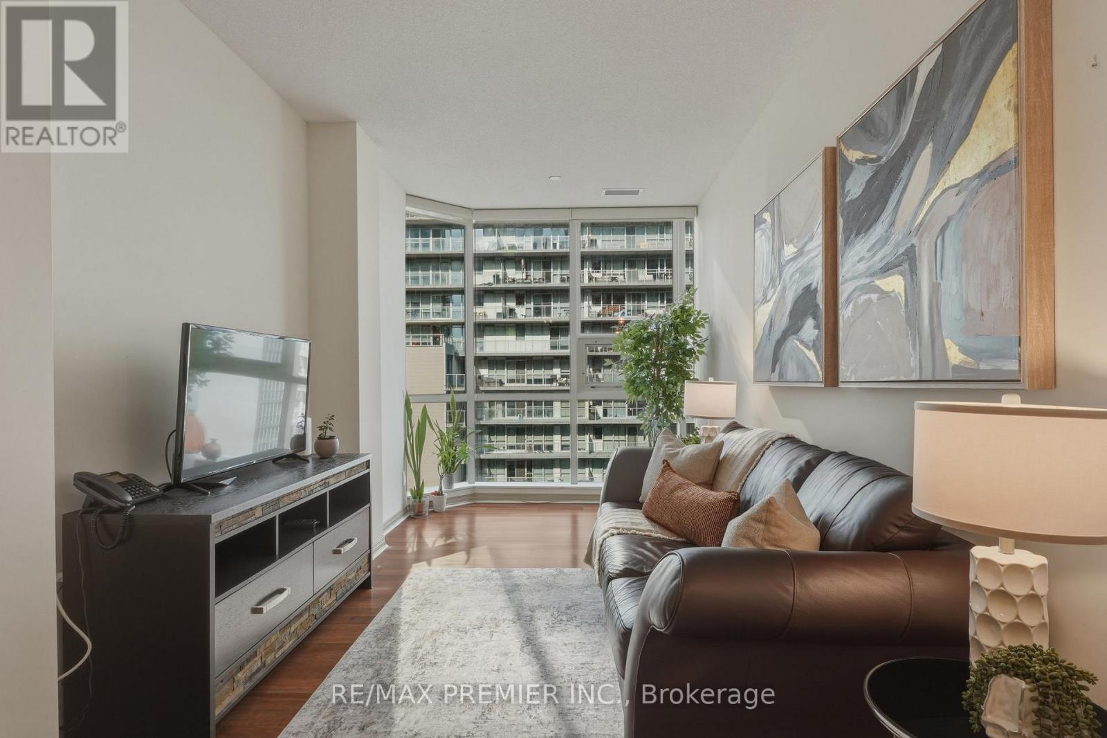 #704 393 KING STREET W STREET - Image 13