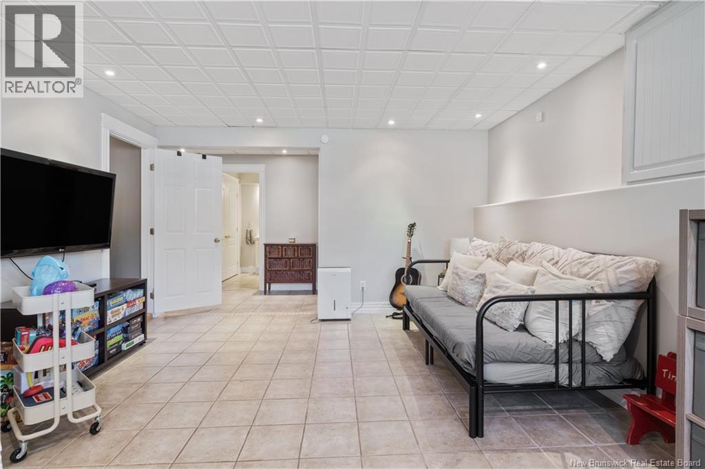 83 Frederic - Image 22