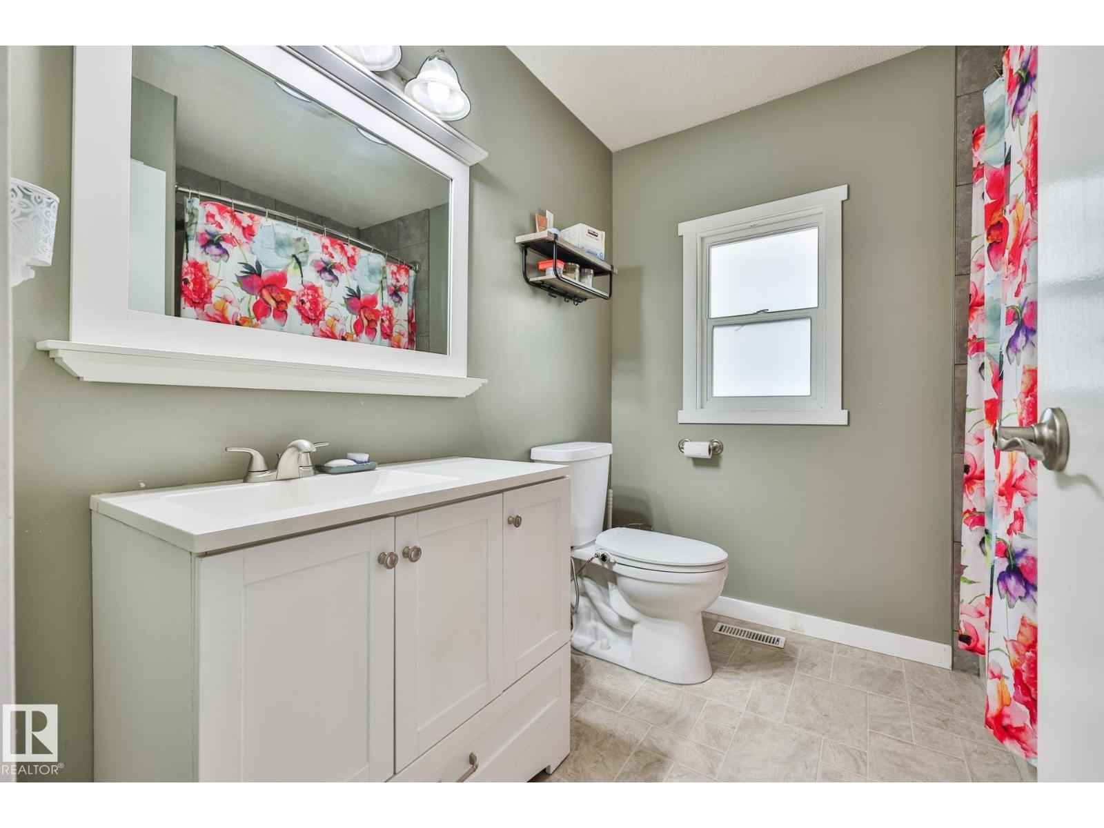 10415 163 ST NW - 11