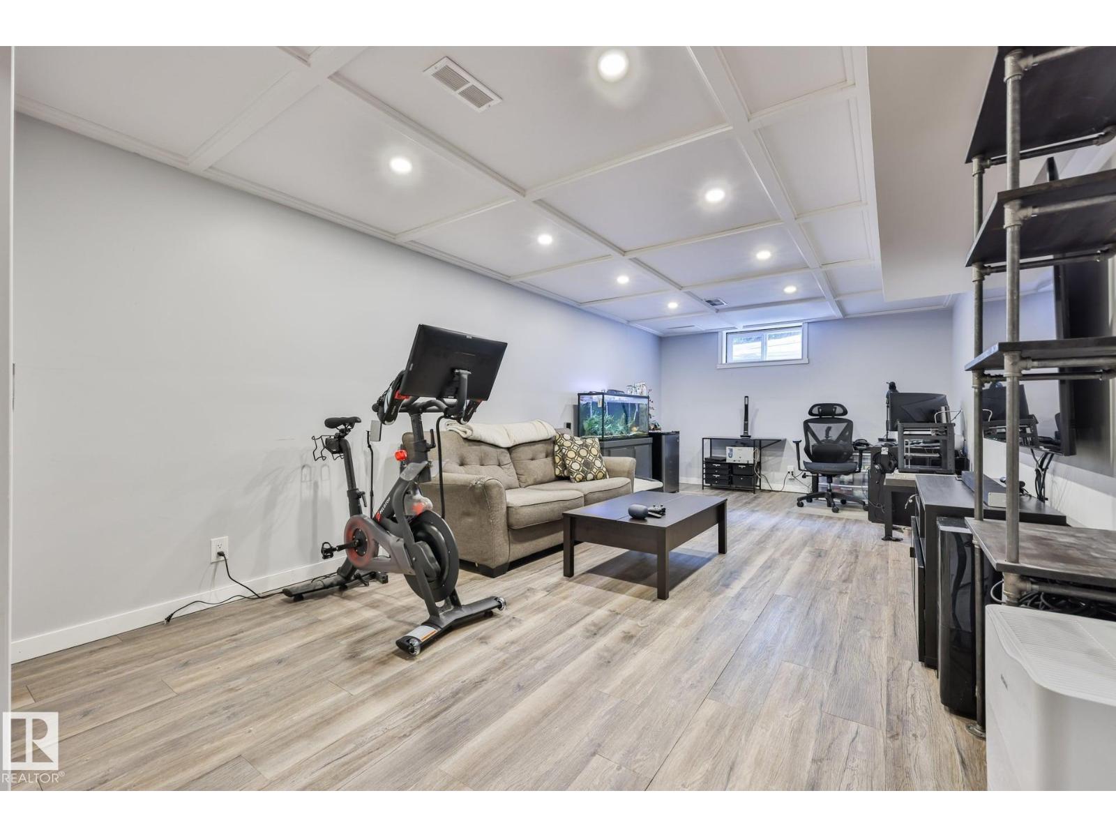 10415 163 ST NW - 14