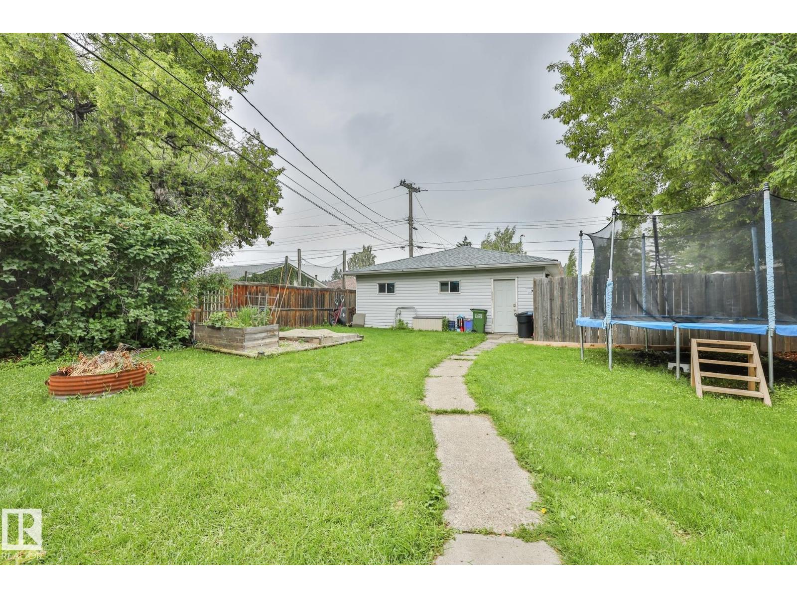 10415 163 ST NW - 4