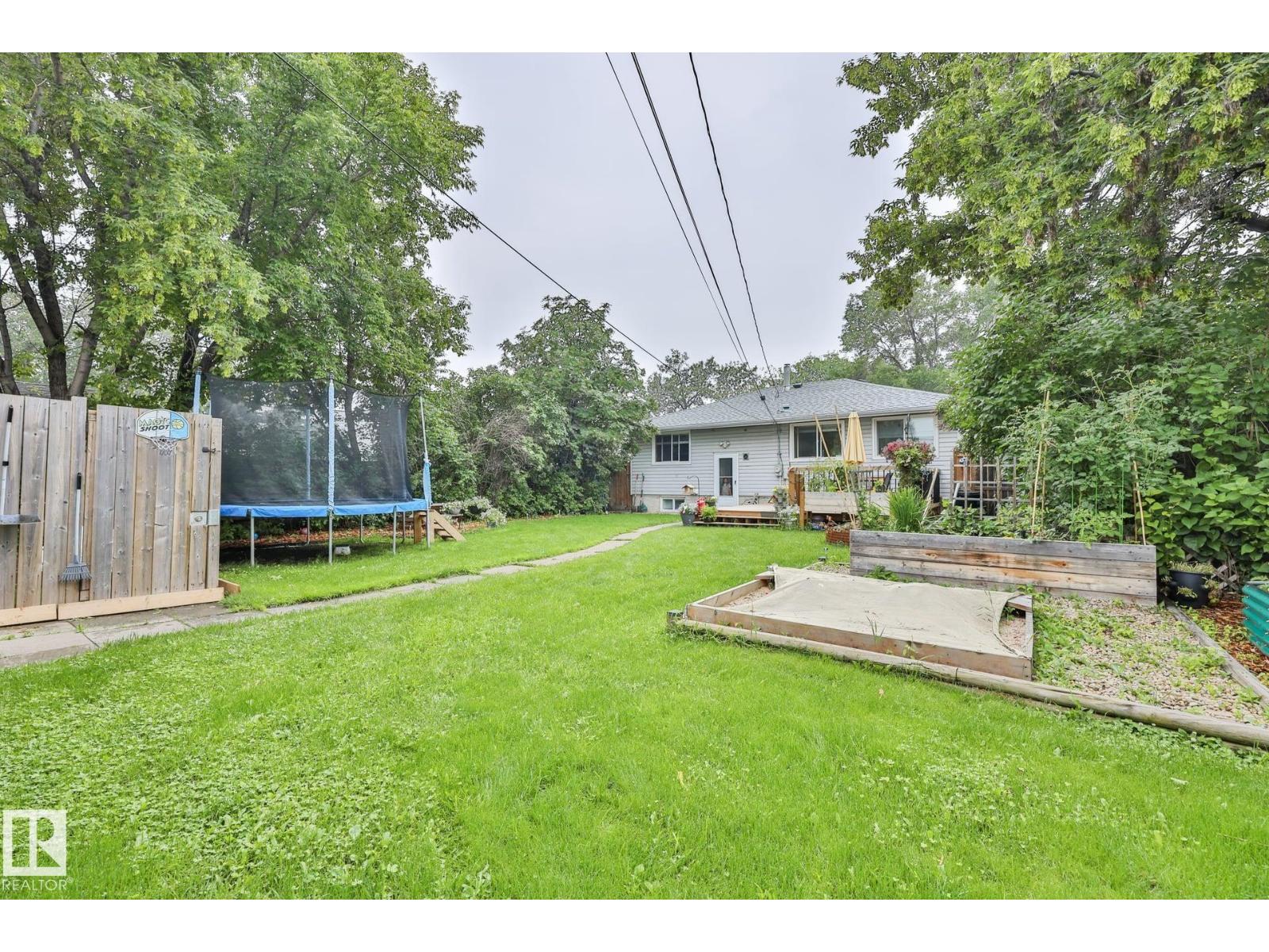10415 163 ST NW - 5