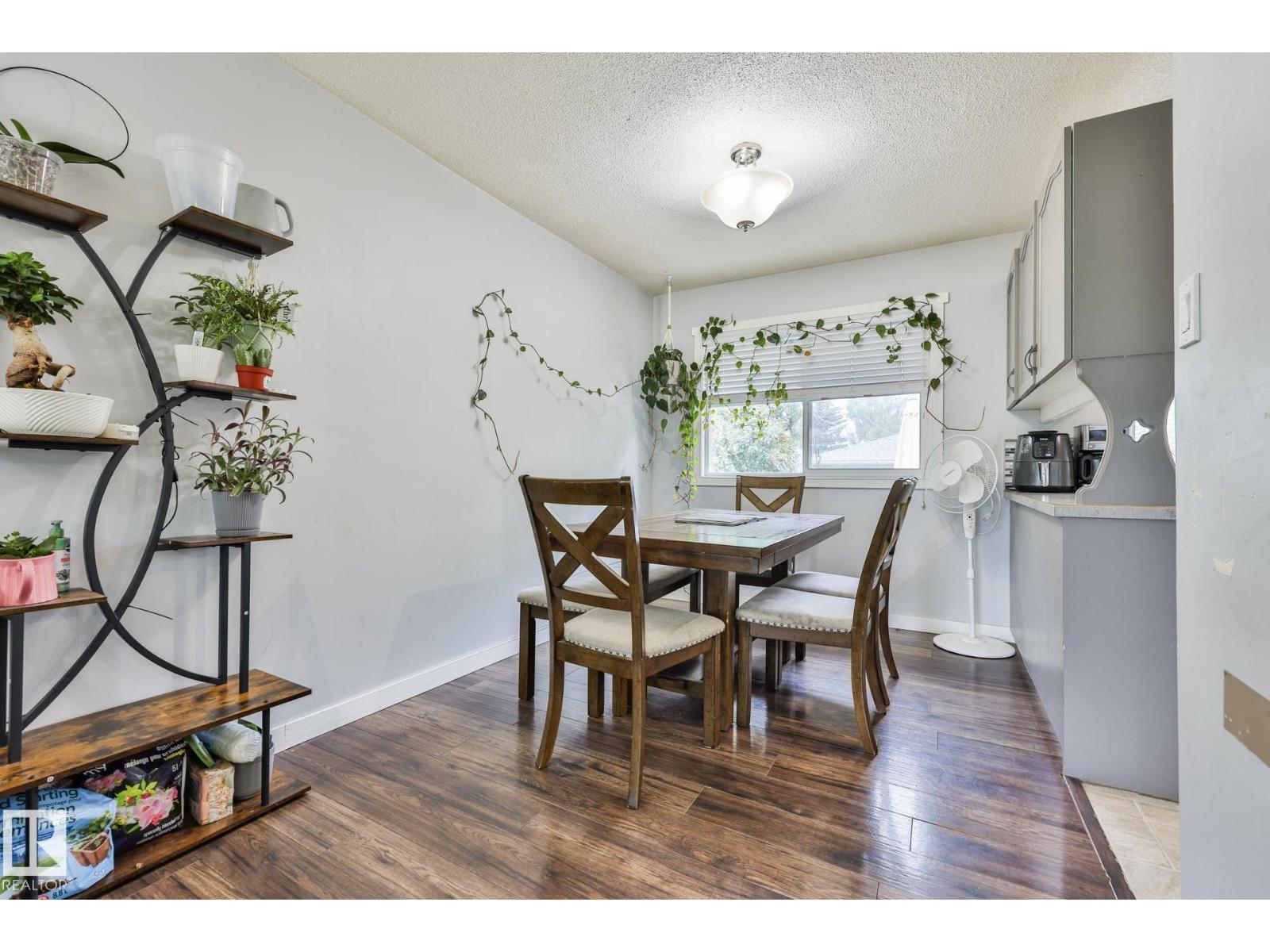 10415 163 ST NW - 7