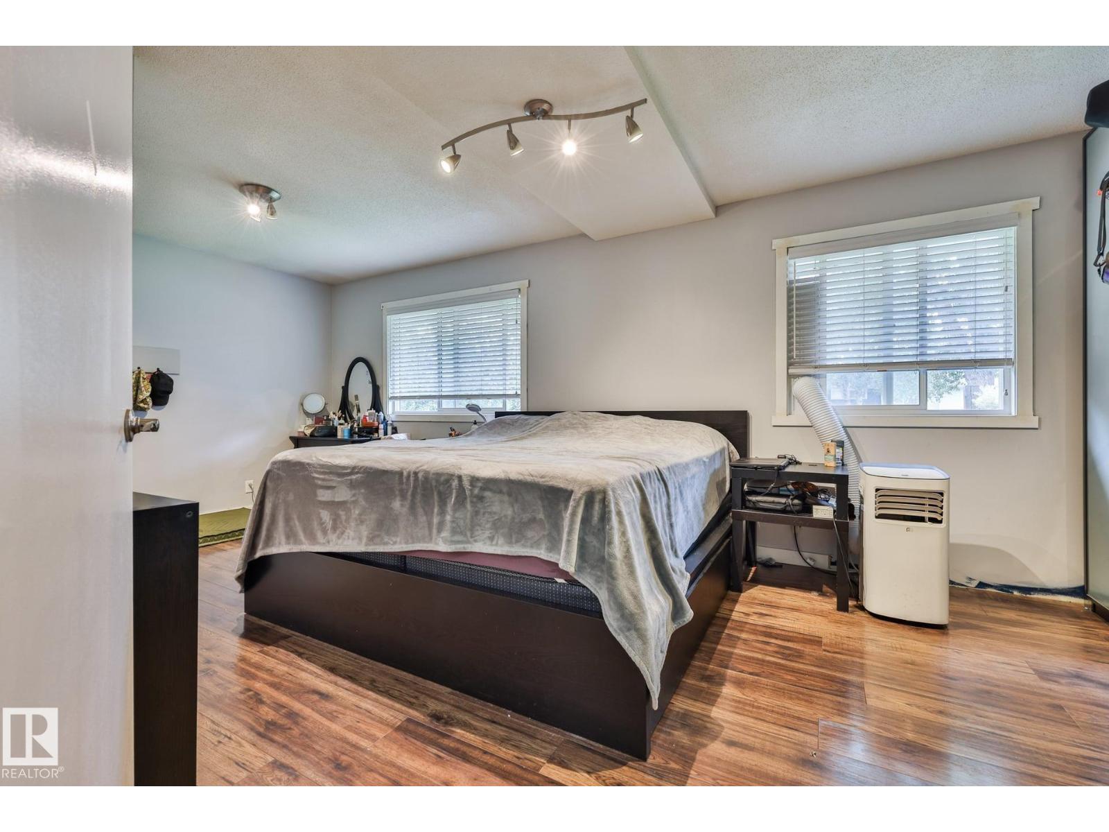 10415 163 ST NW - 9