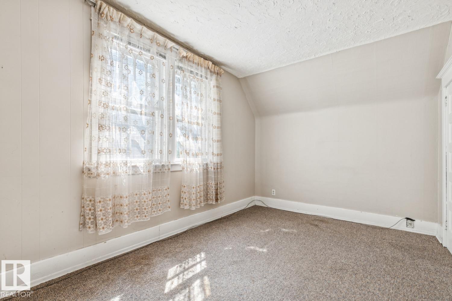 11340 90 ST NW - 10