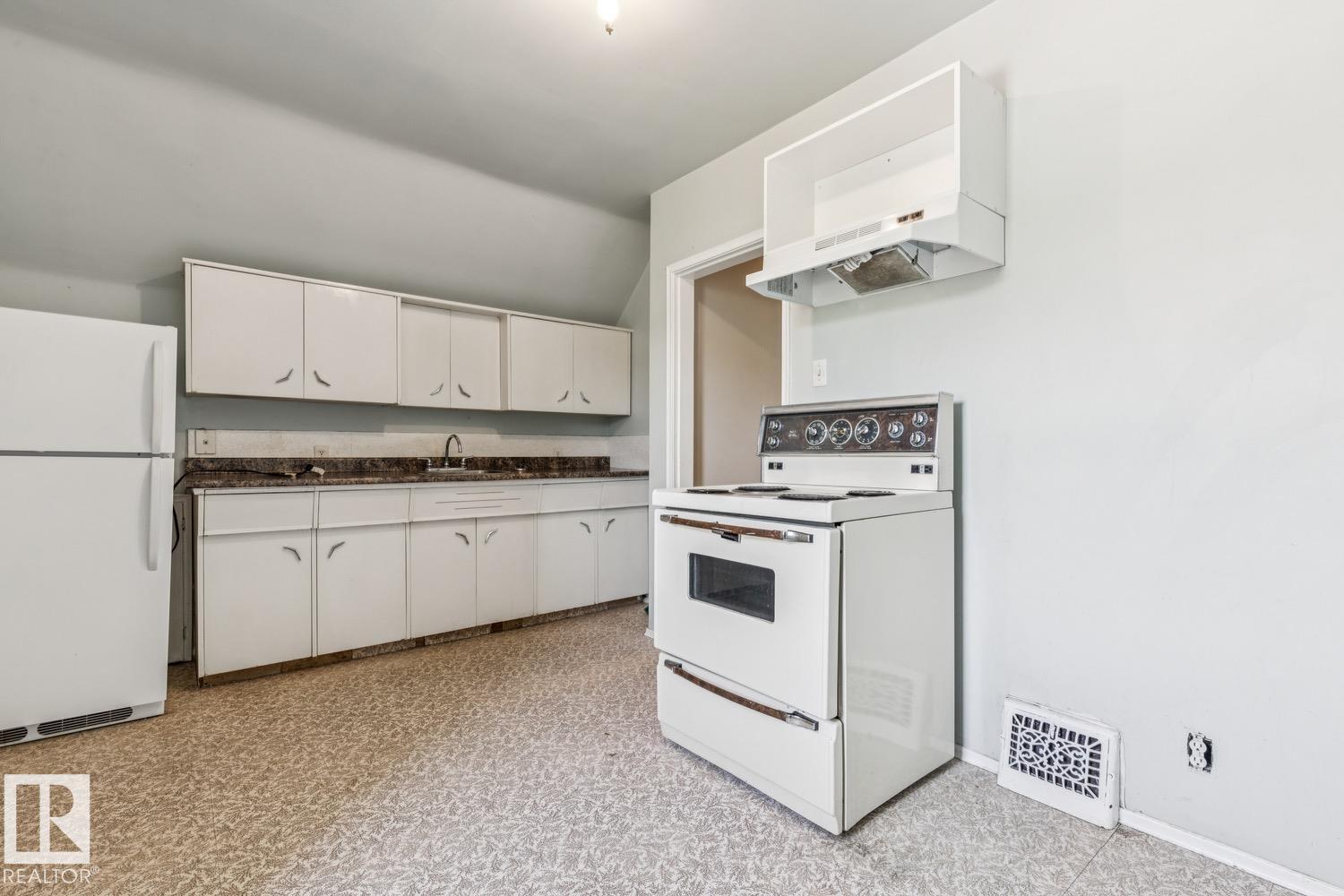 11340 90 ST NW - 13
