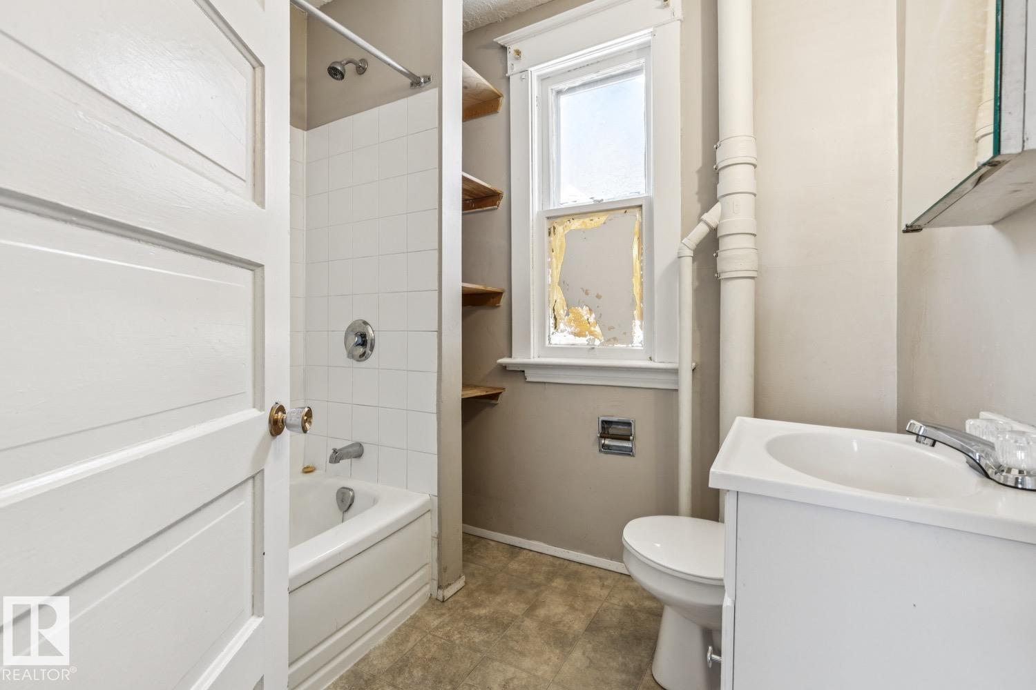11340 90 ST NW - 14