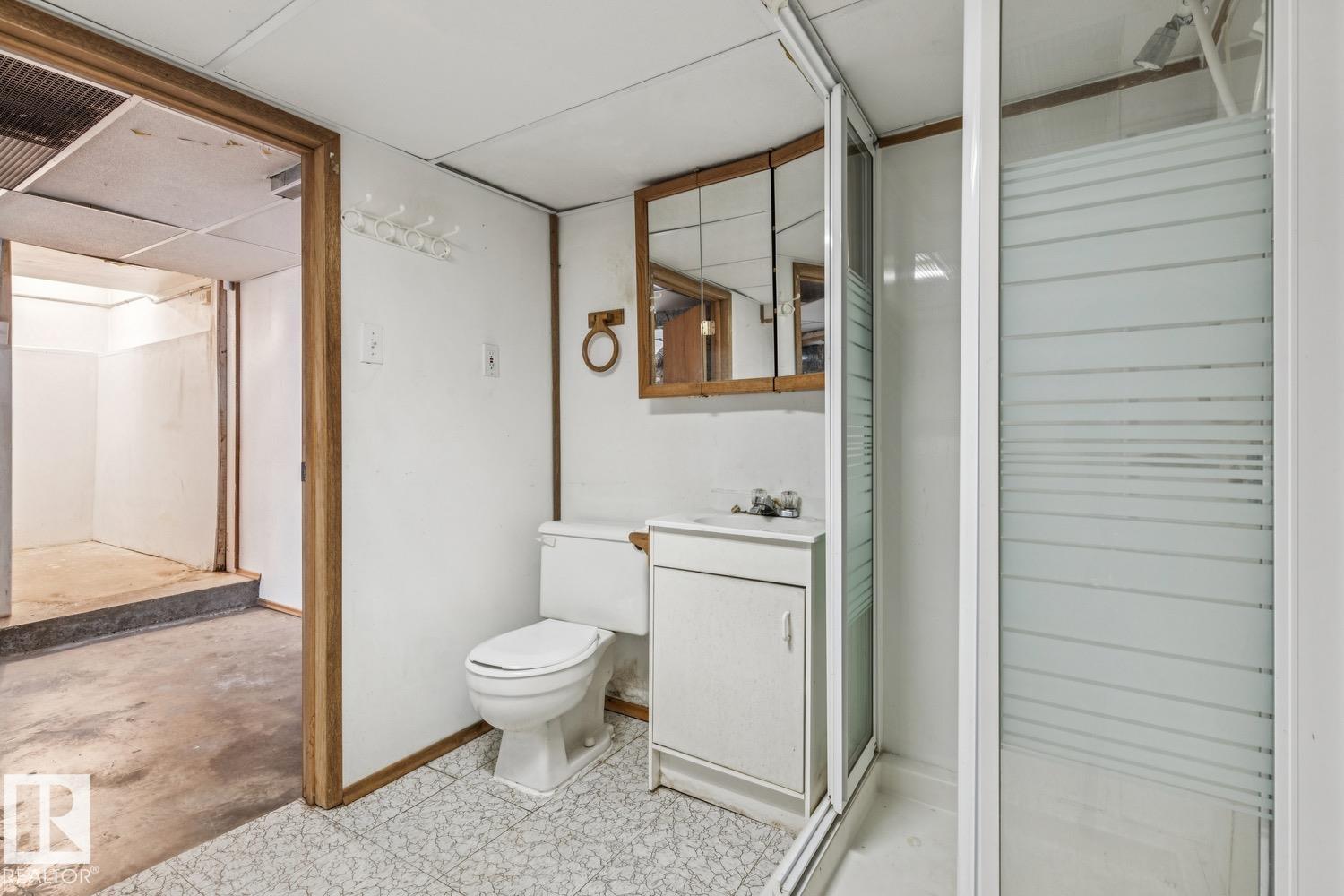 11340 90 ST NW - 17