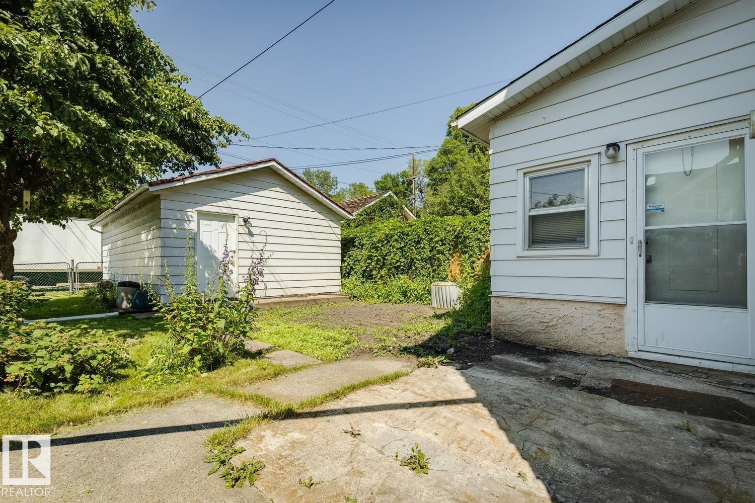 11340 90 ST NW - 20
