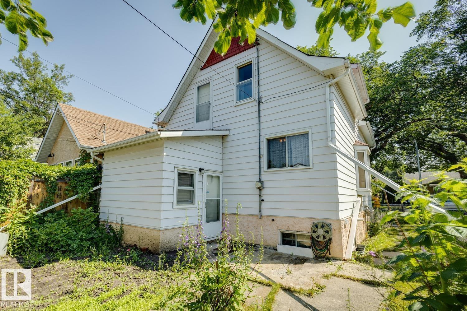 11340 90 ST NW - 21