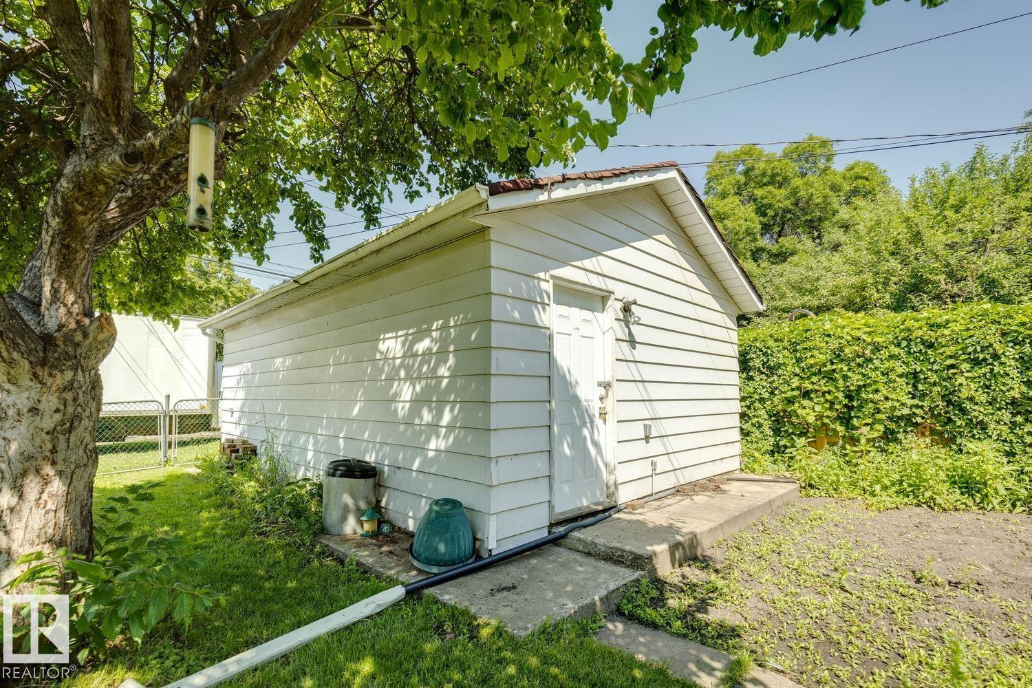 11340 90 ST NW - 22