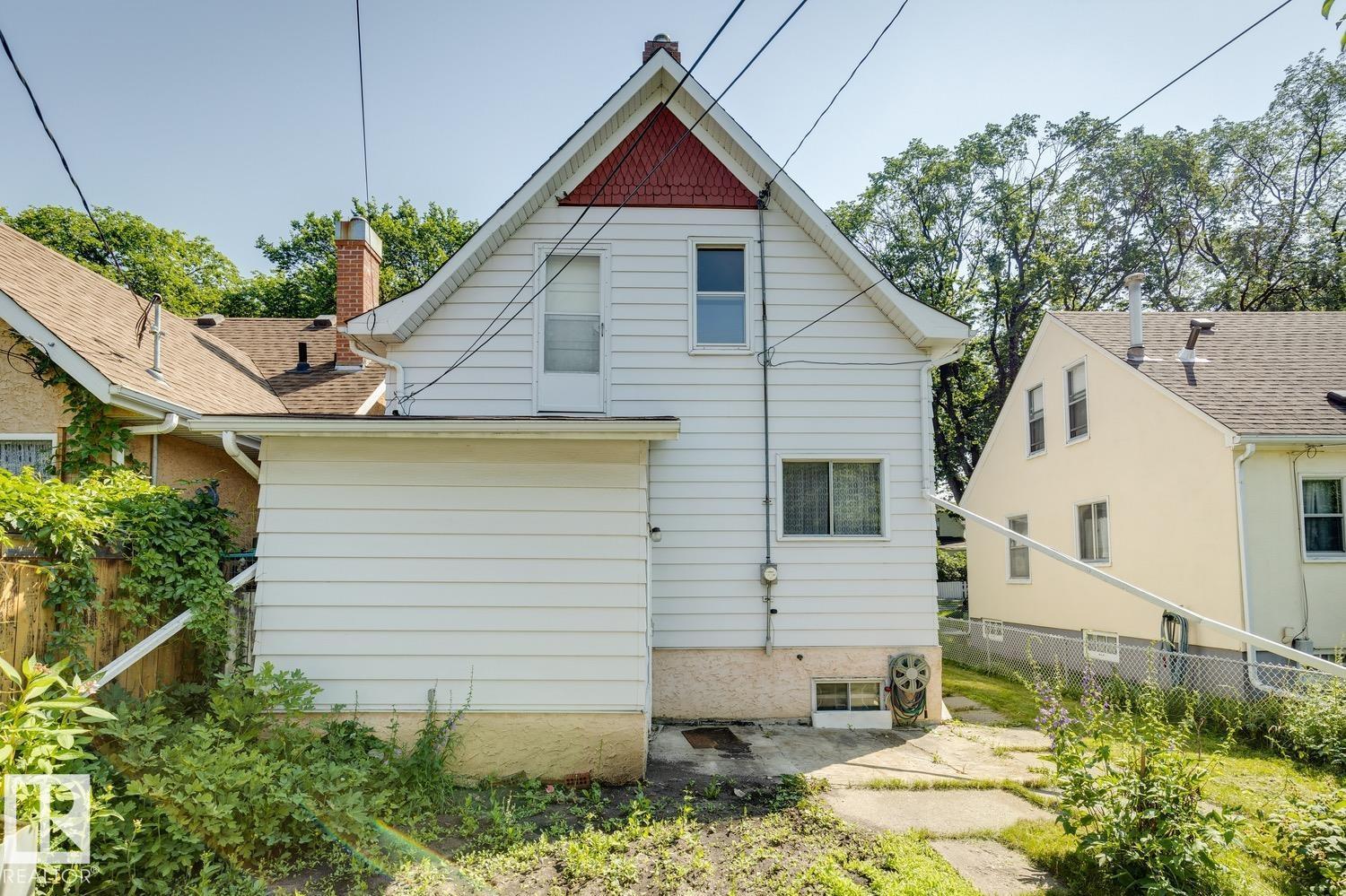 11340 90 ST NW - 23