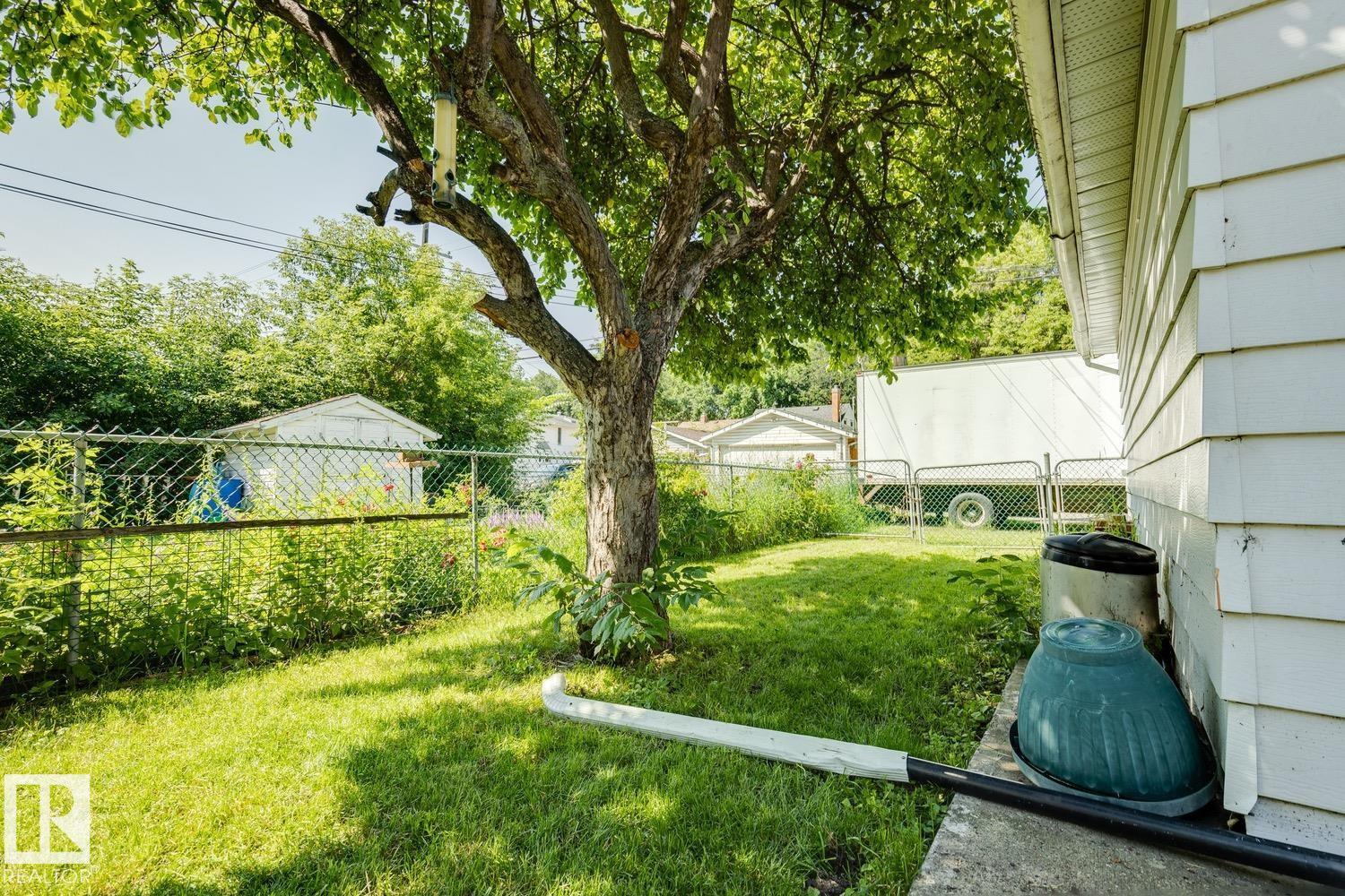 11340 90 ST NW - 25