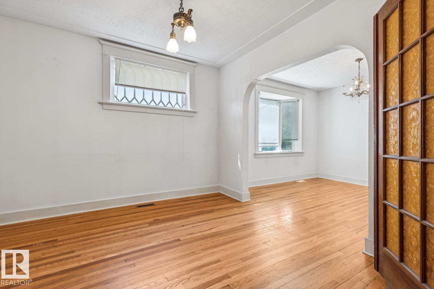 11340 90 ST NW - 3