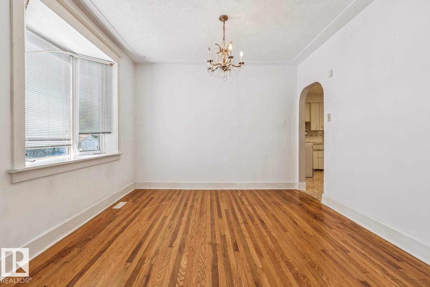 11340 90 ST NW - 5