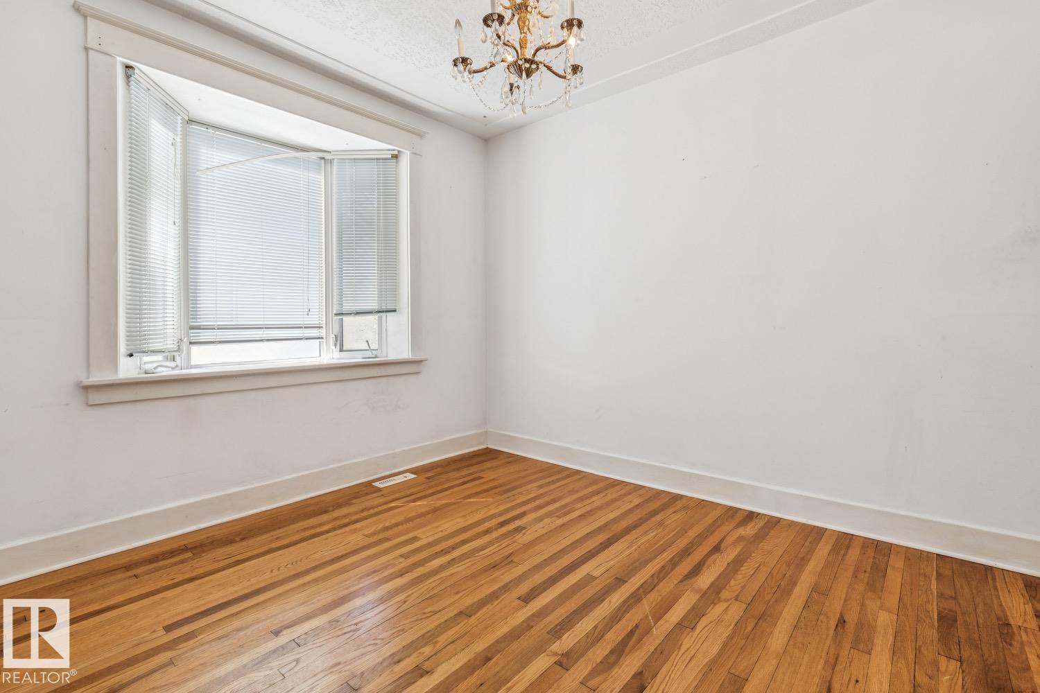 11340 90 ST NW - 6