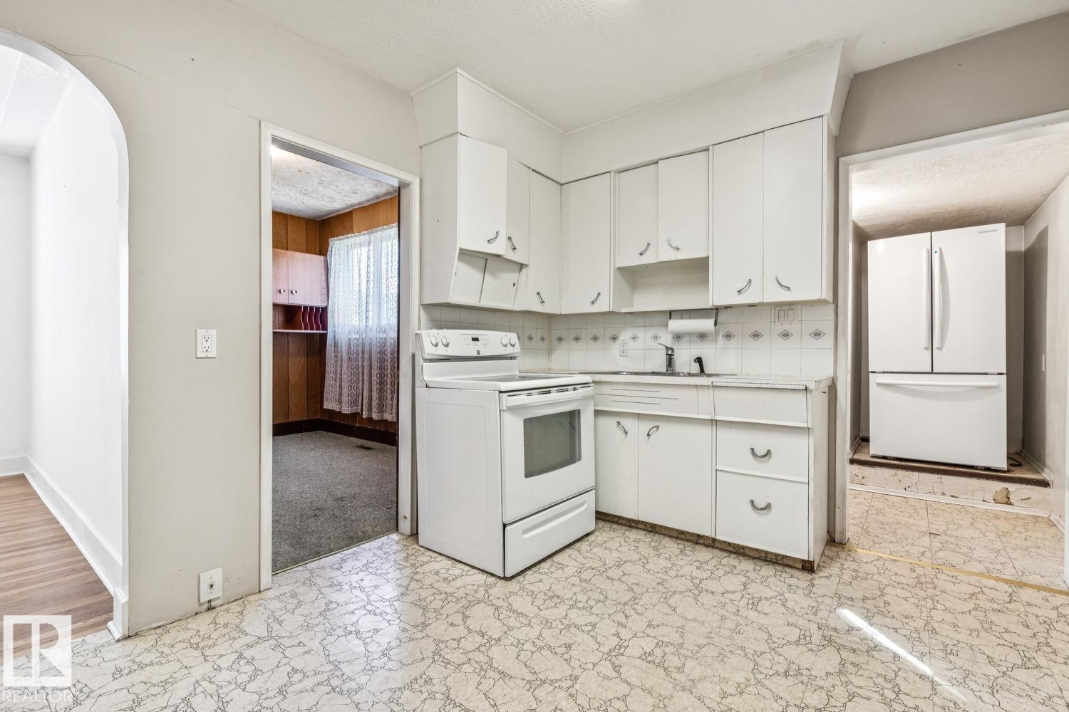 11340 90 ST NW - 7
