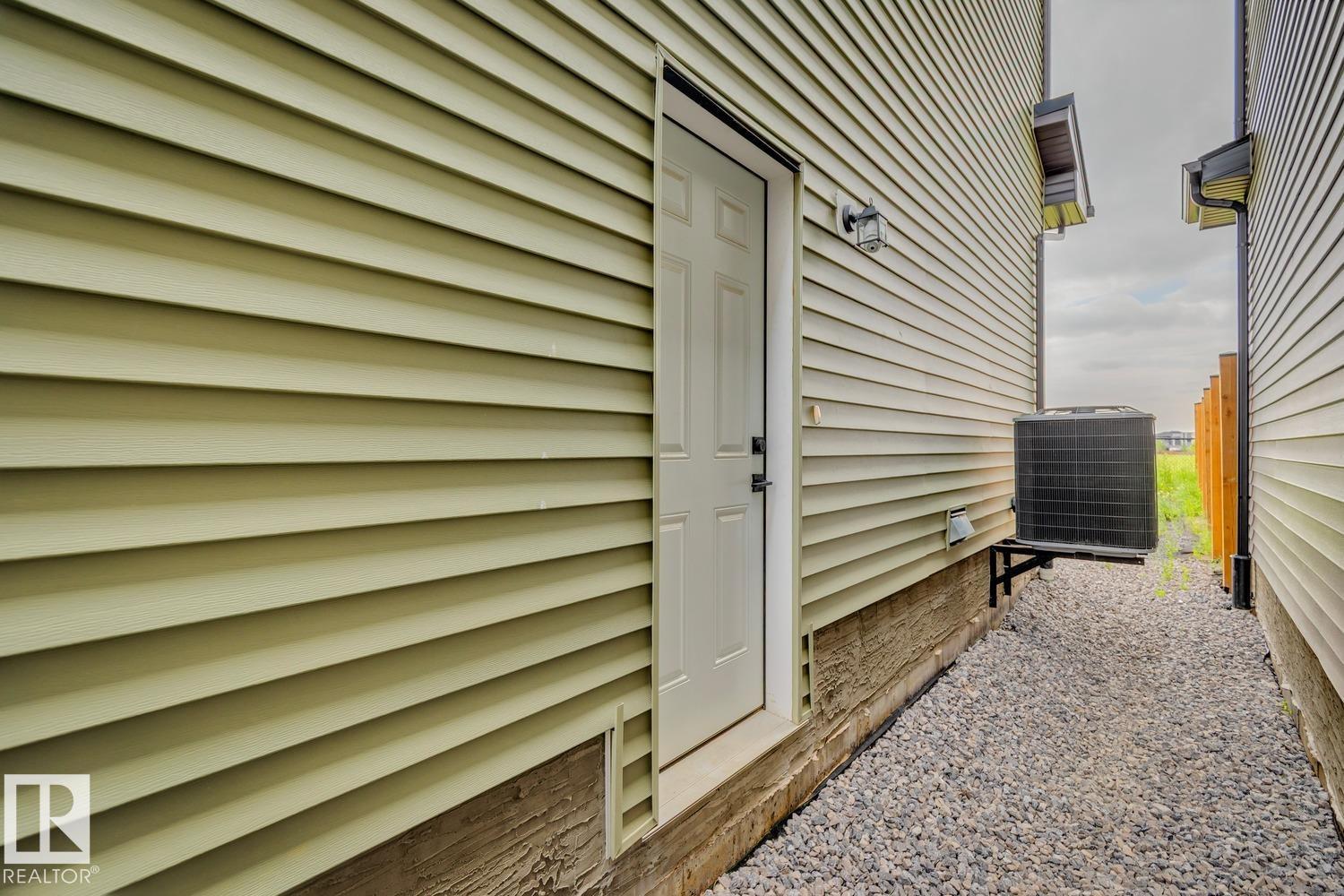 15666 18 AV SW - 15