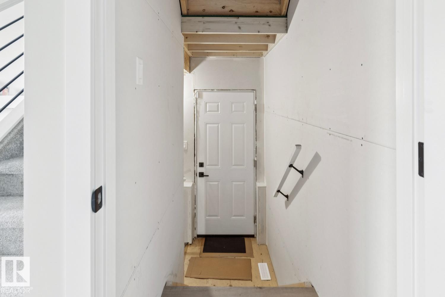 15666 18 AV SW - 16