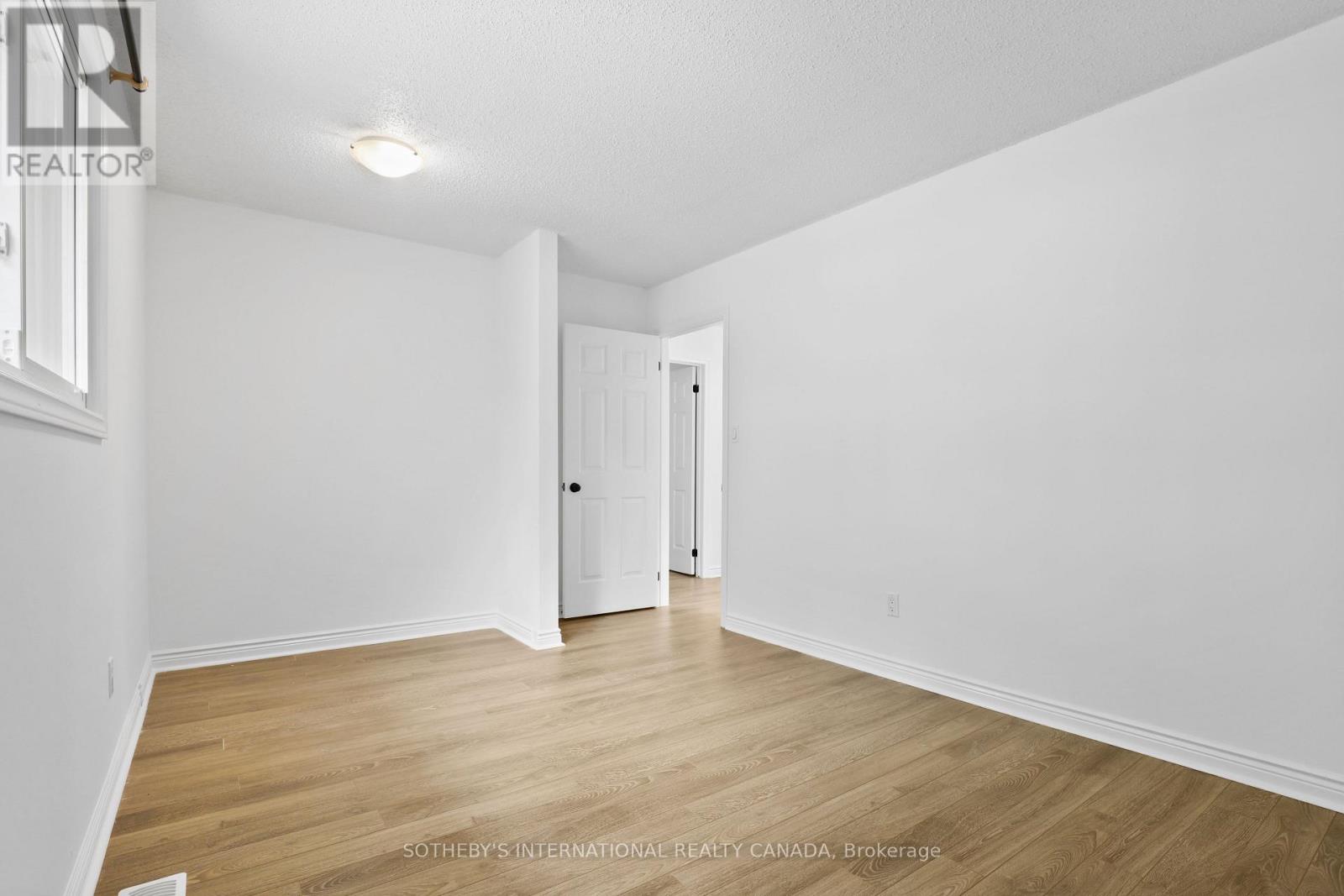12 DUNKIN AVENUE - 18