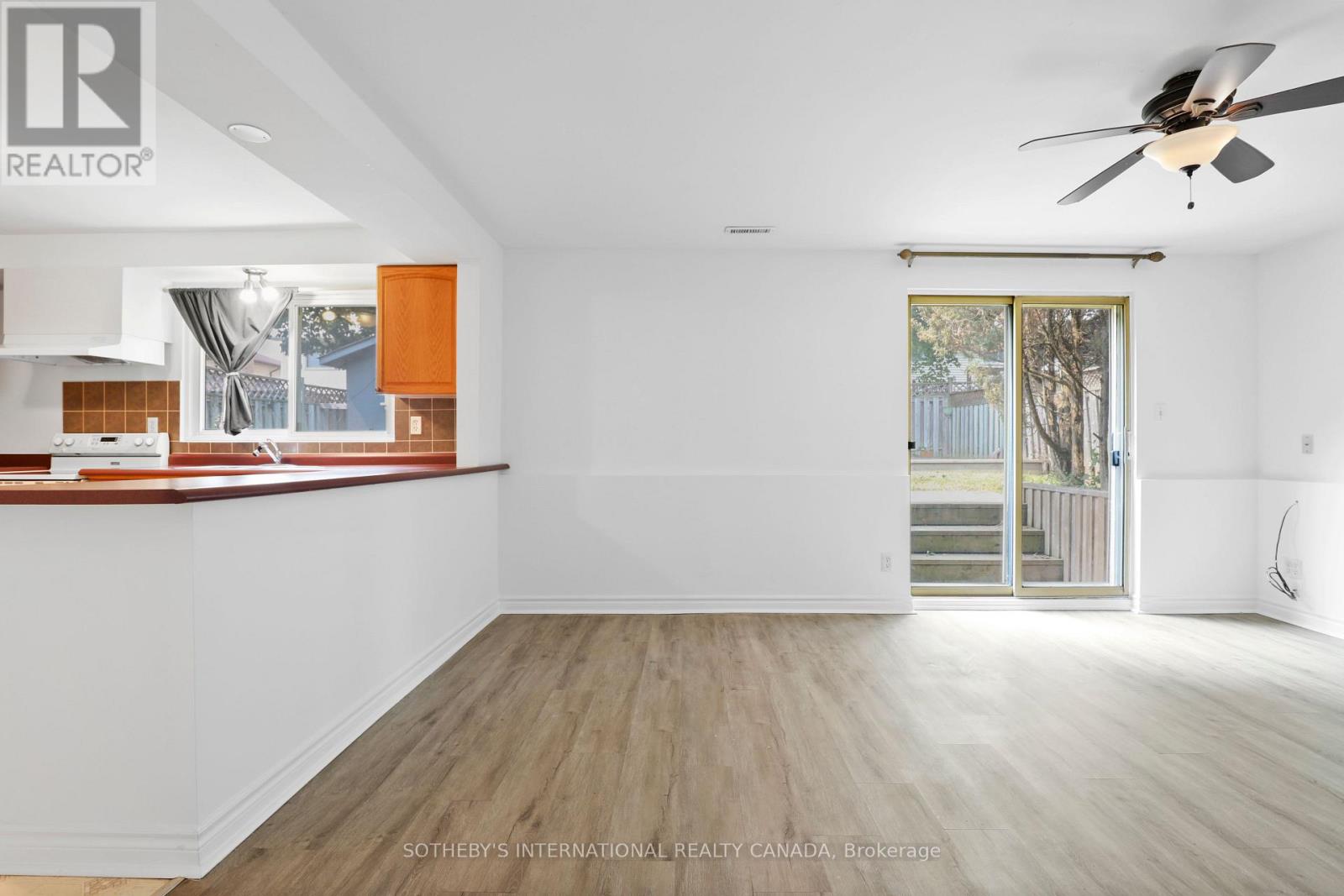 12 DUNKIN AVENUE - 25