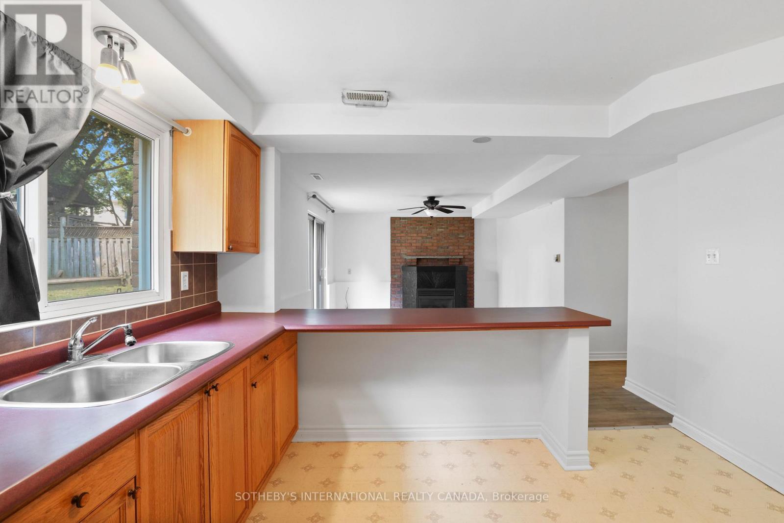 12 DUNKIN AVENUE - 30