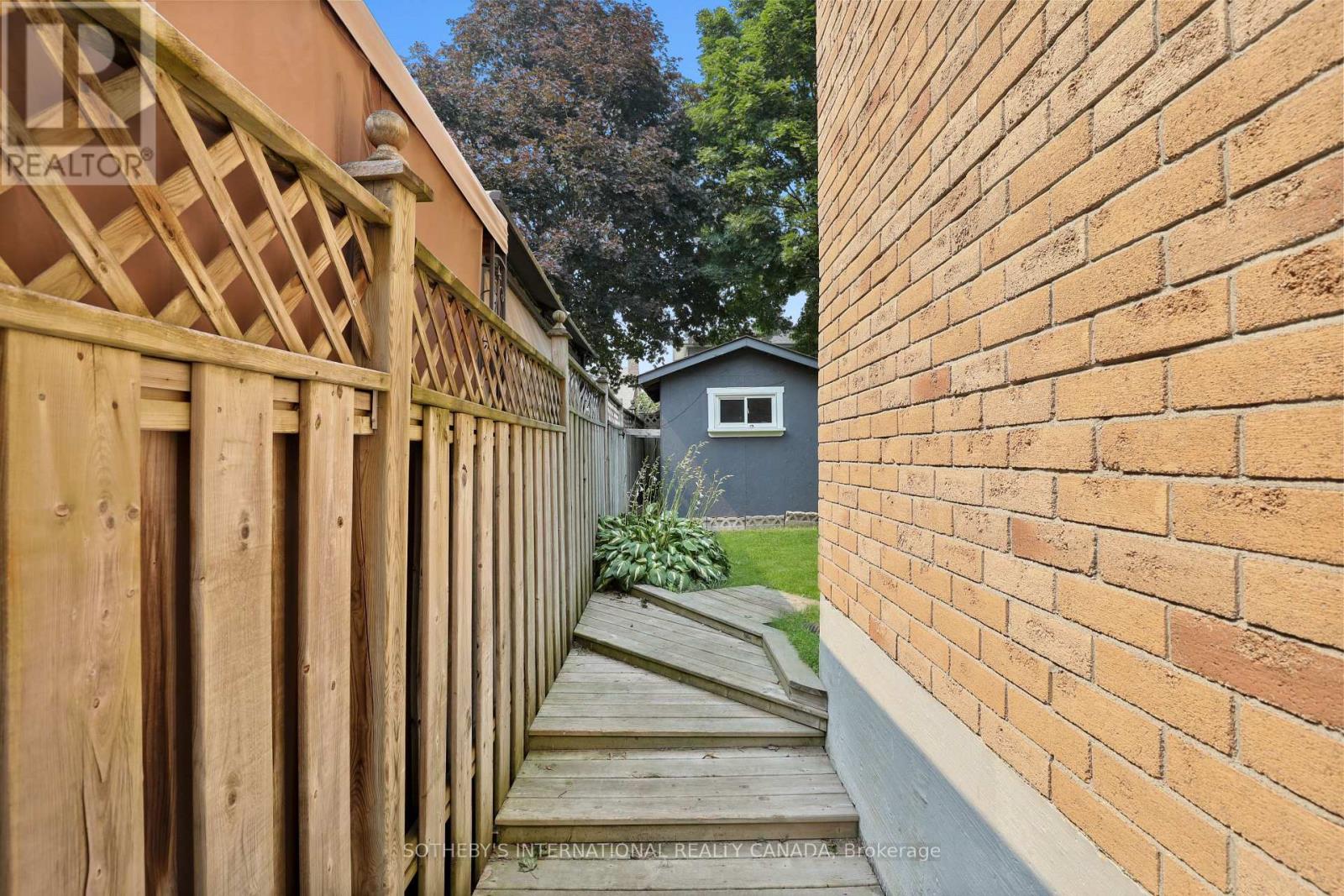 12 DUNKIN AVENUE - 37