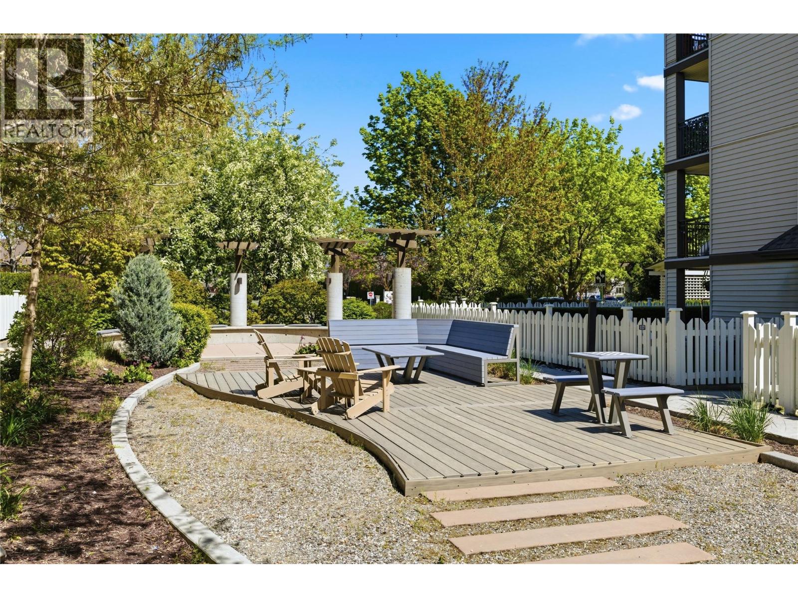 #214 547 Yates Road - 32