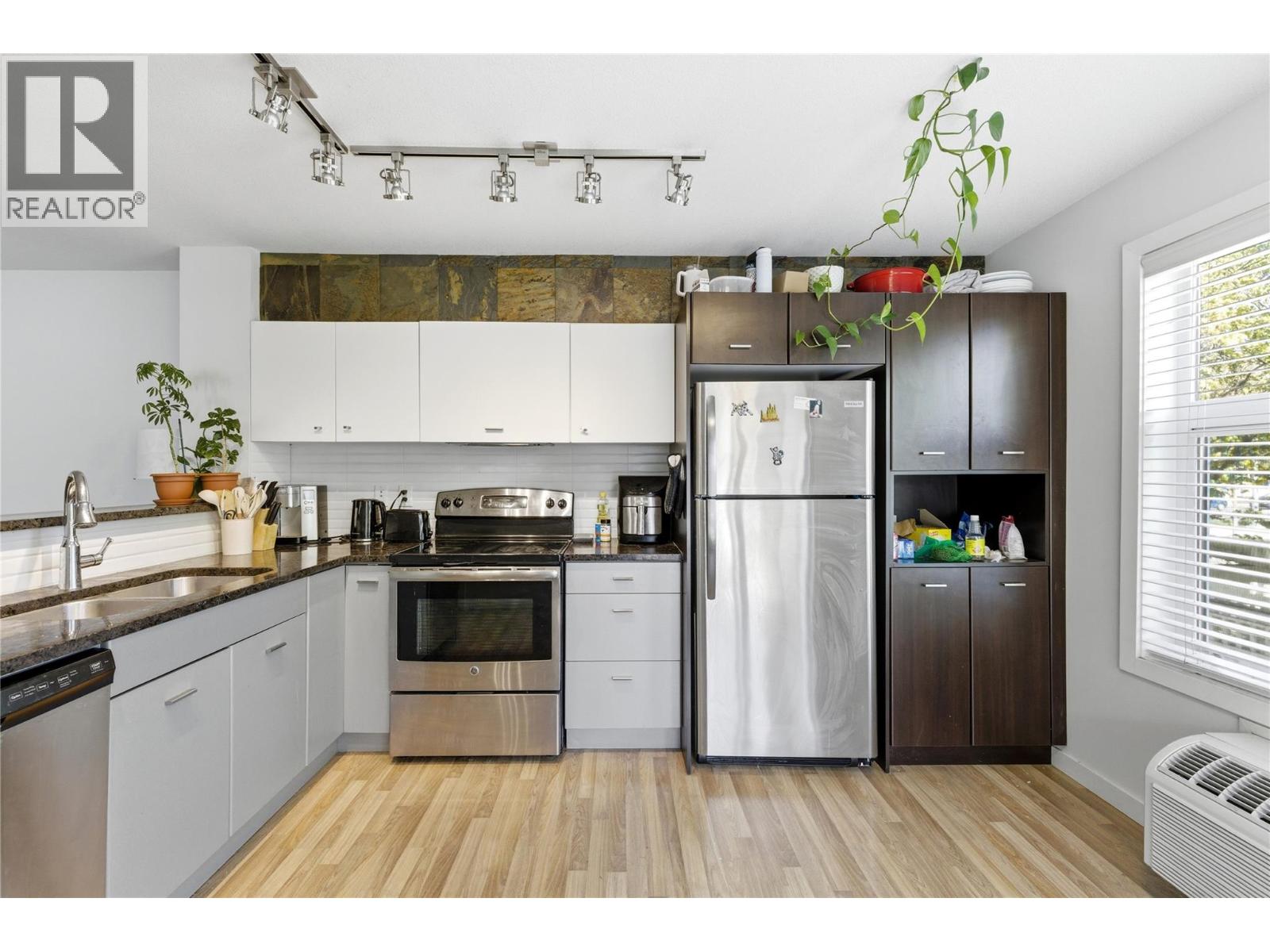 #214 547 Yates Road - 8