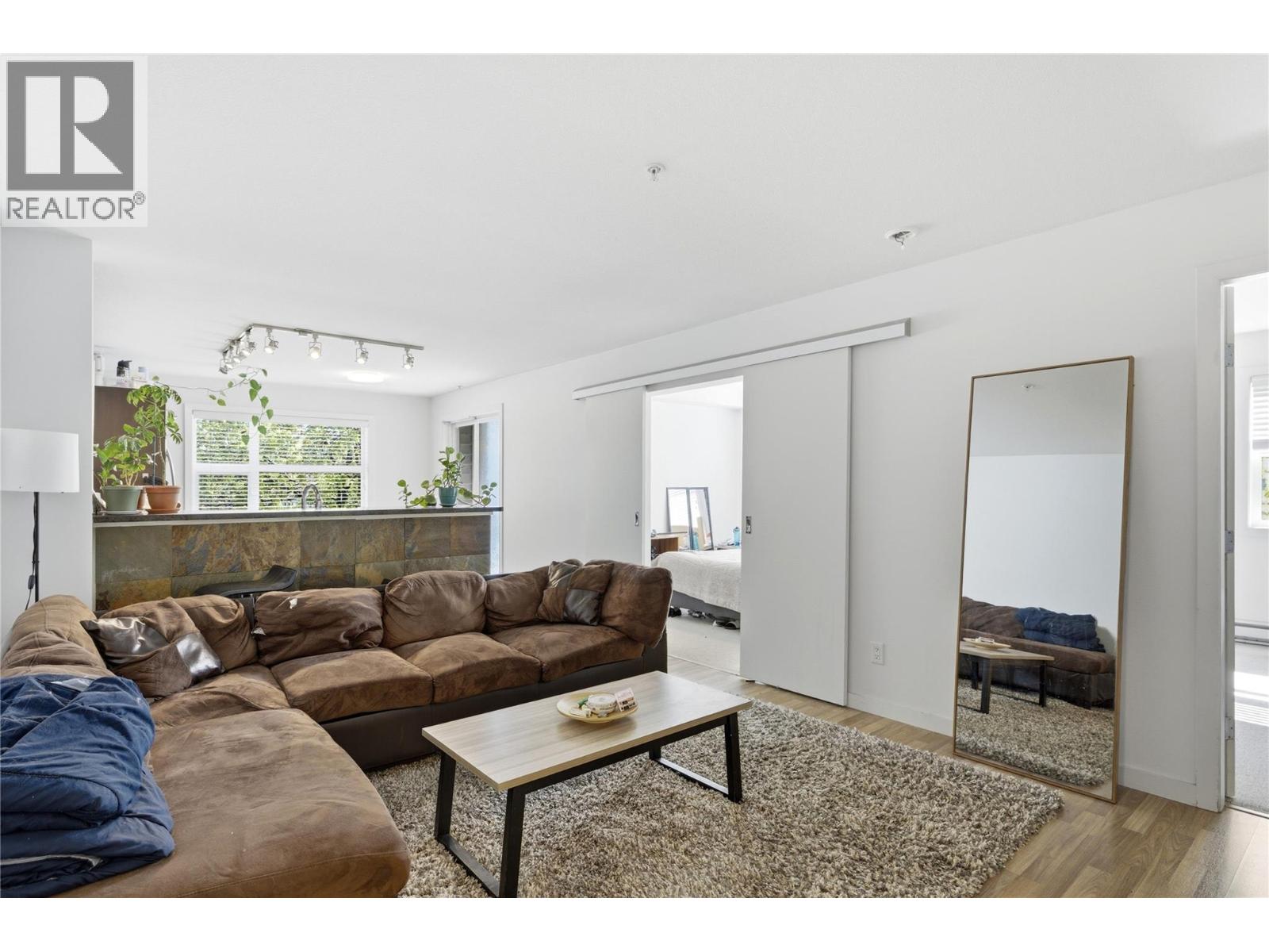 #214 547 Yates Road - 4