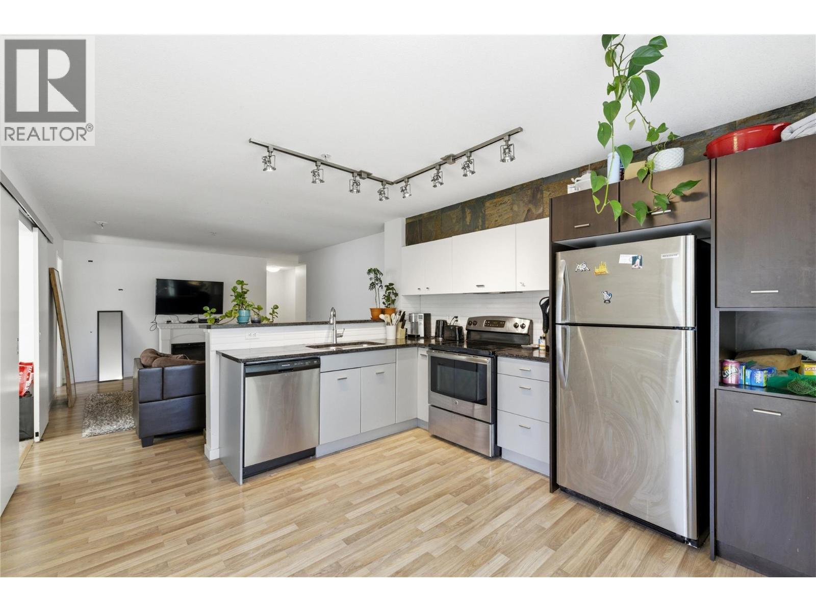 #214 547 Yates Road - 9