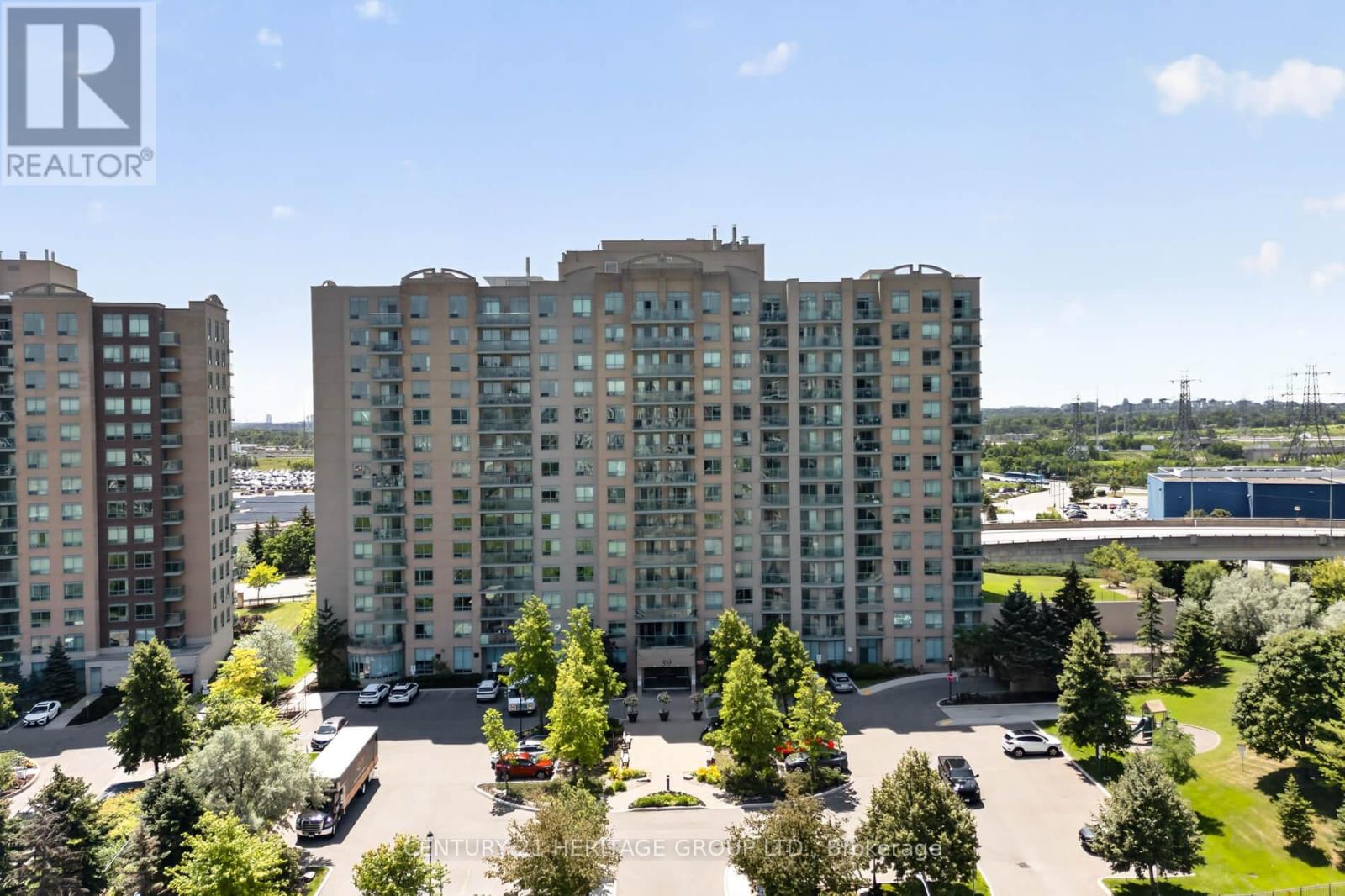 #1017 39 ONEIDA CRESCENT - 1